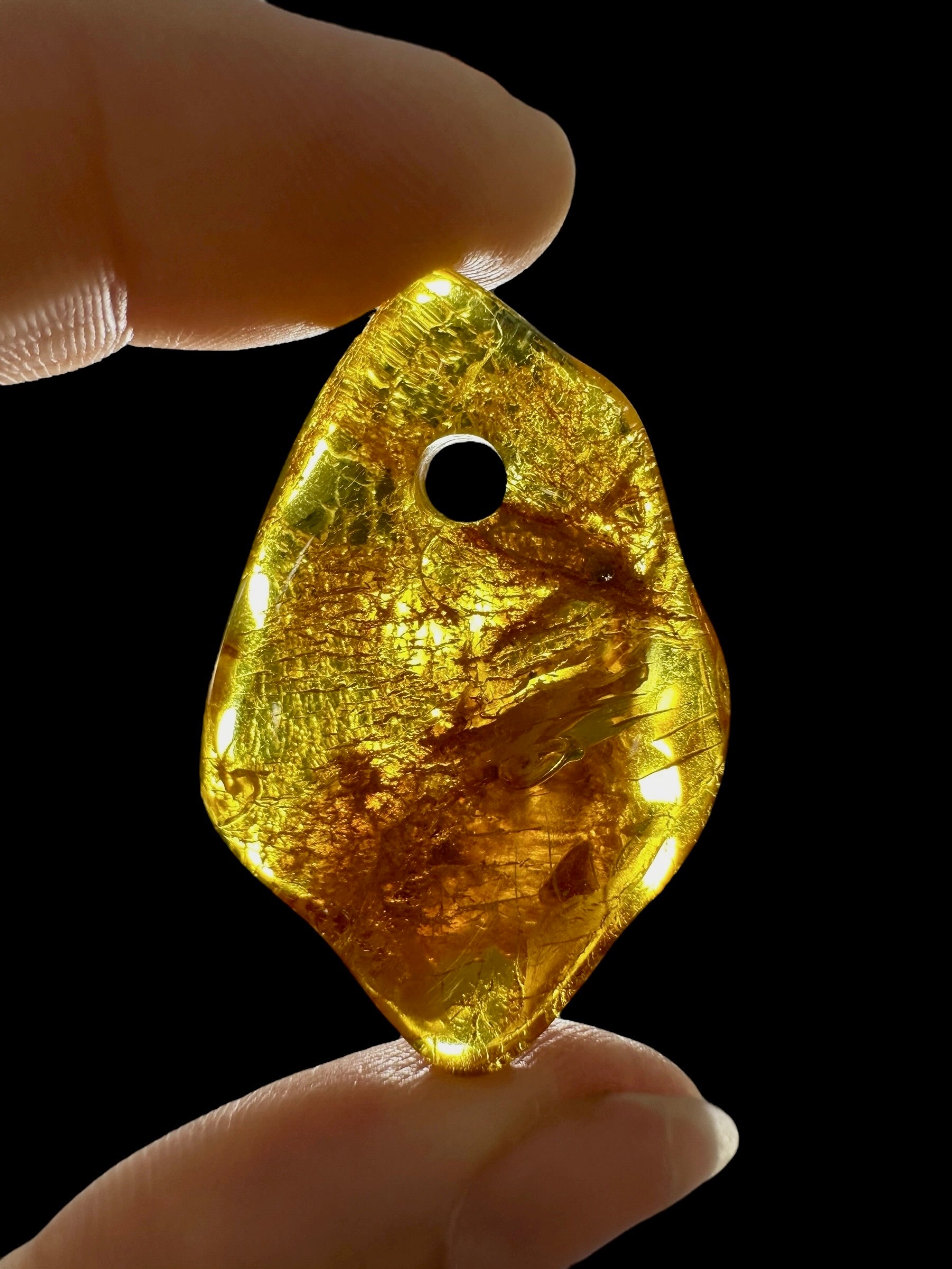 Amber with a drilled hole for hanging 3,7g – Lithuania - JND71