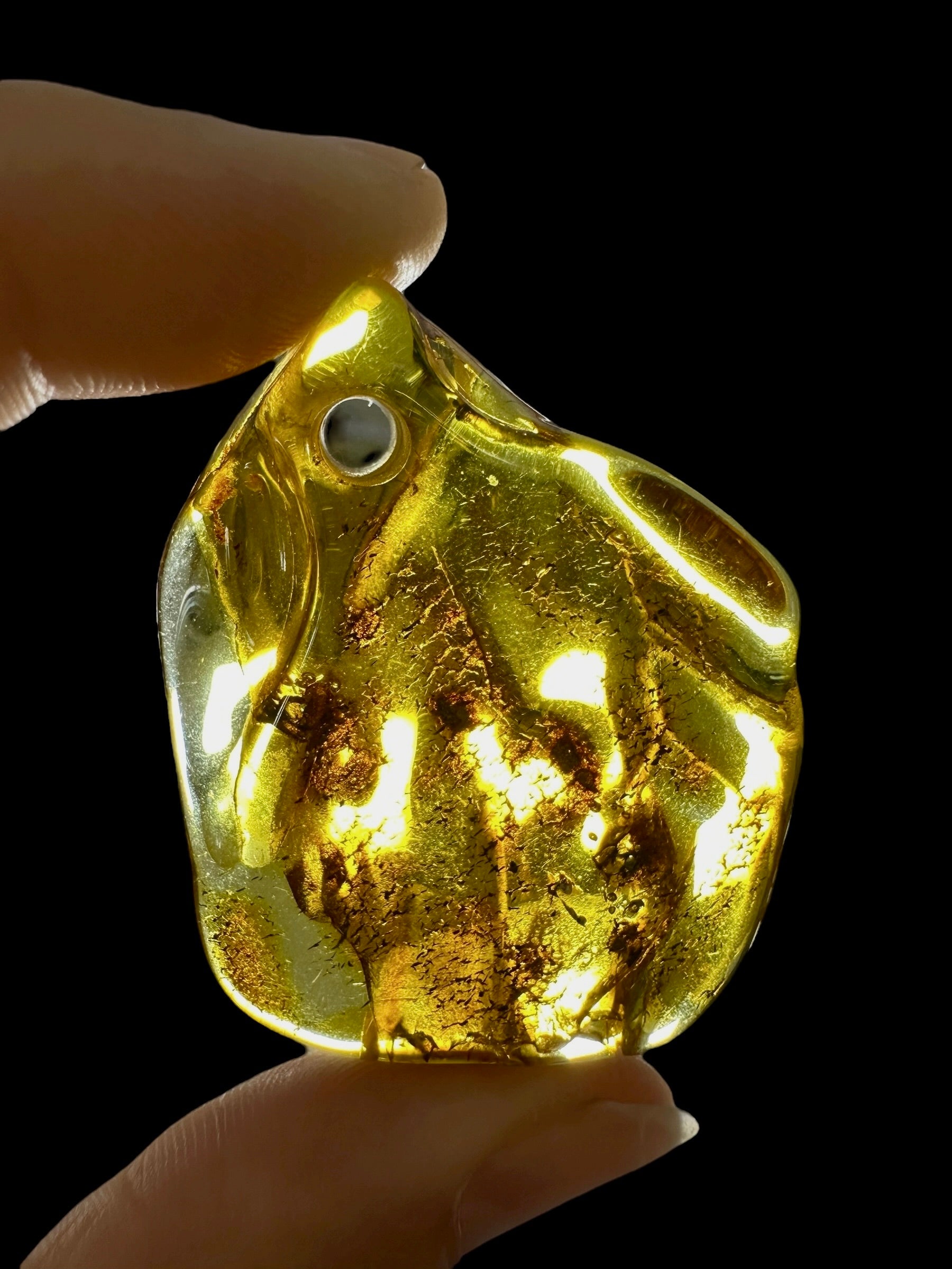 Amber with a drilled hole for hanging 7,2g – Lithuania - JND72