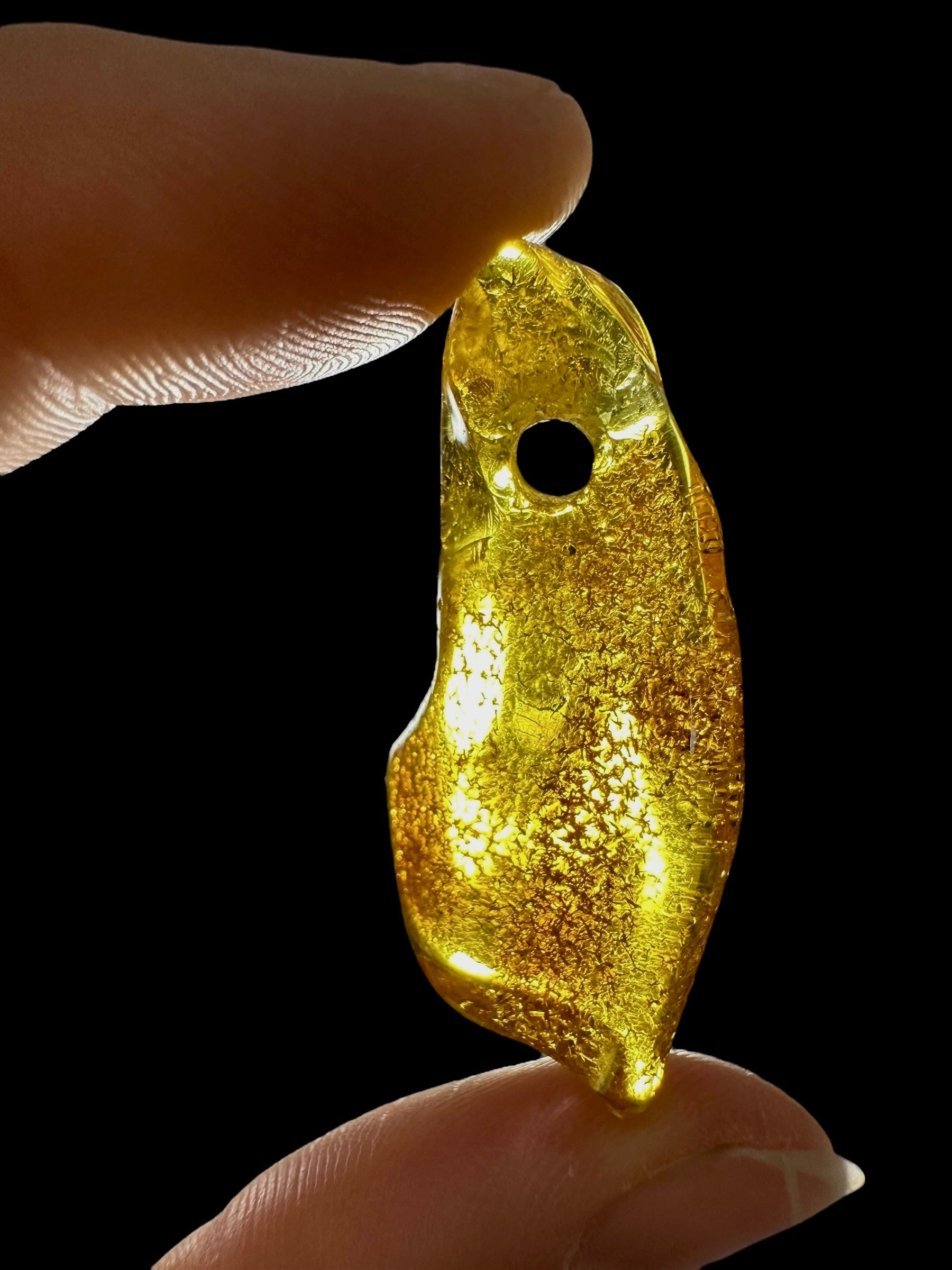 Amber with a drilled hole for hanging 2,4g – Lithuania - JND73