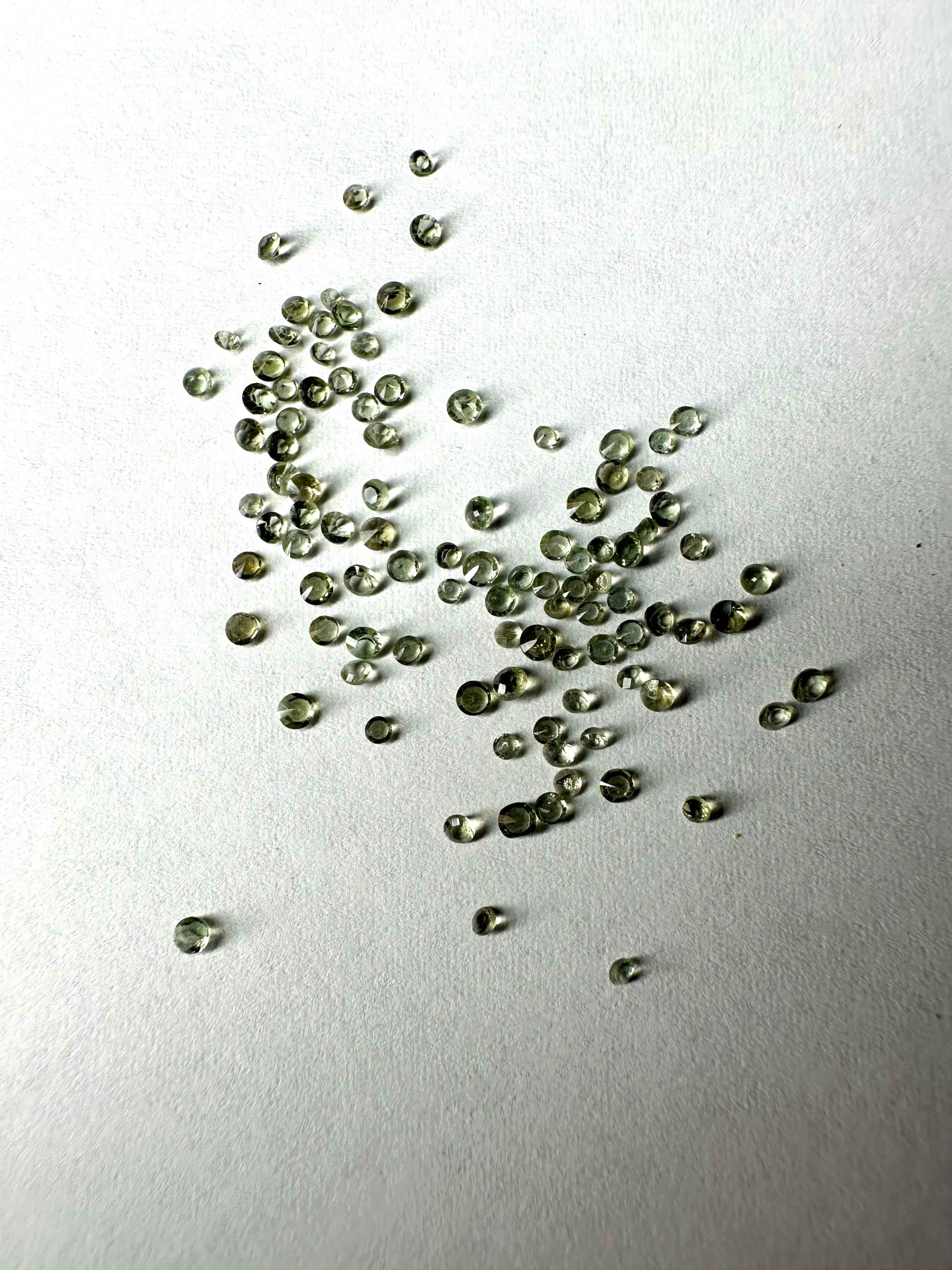 Moldavite faccettata 1-2mm – 1 pc - BV078
