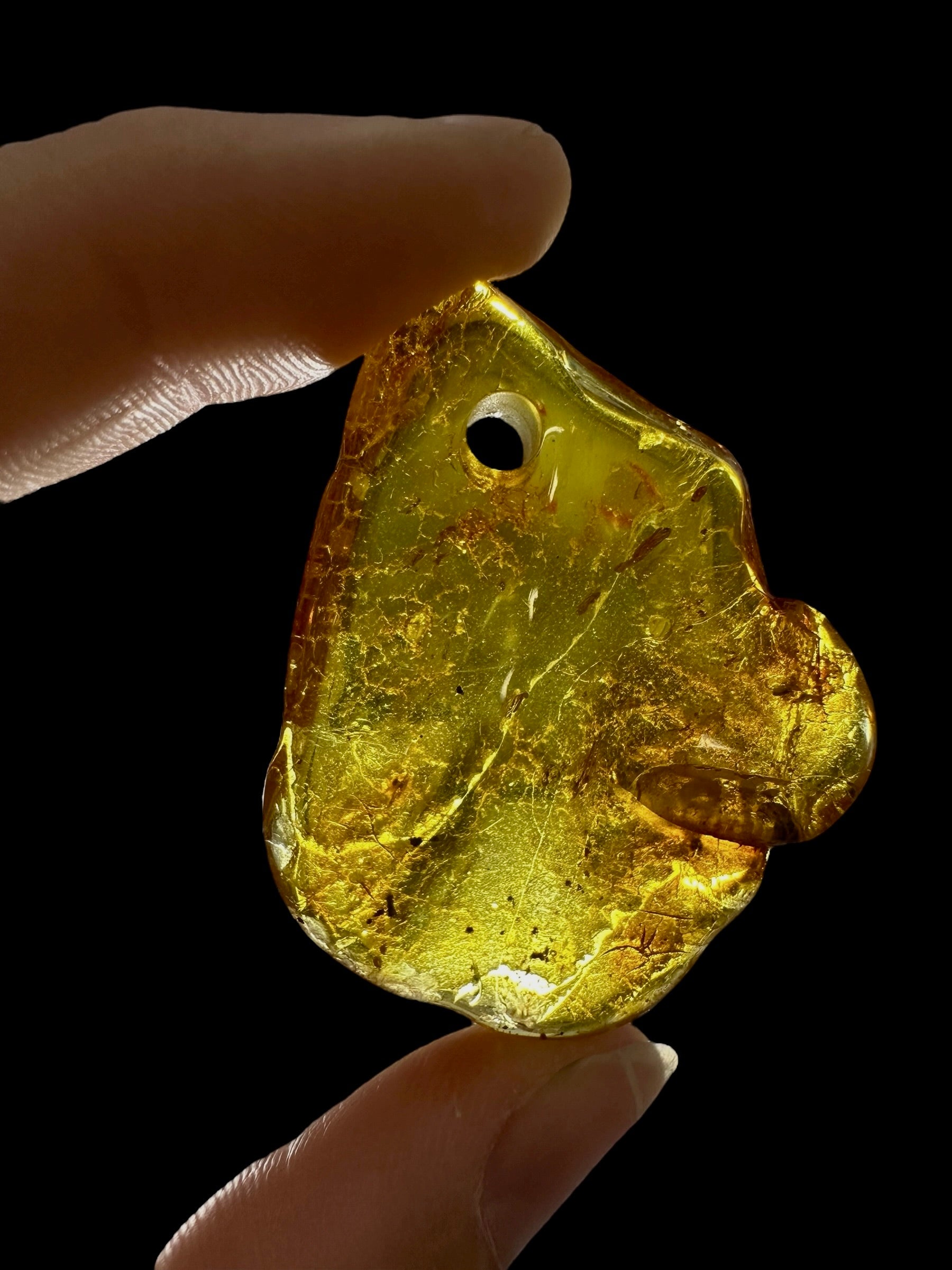 Amber with a drilled hole for hanging 6g – Lithuania - JND76