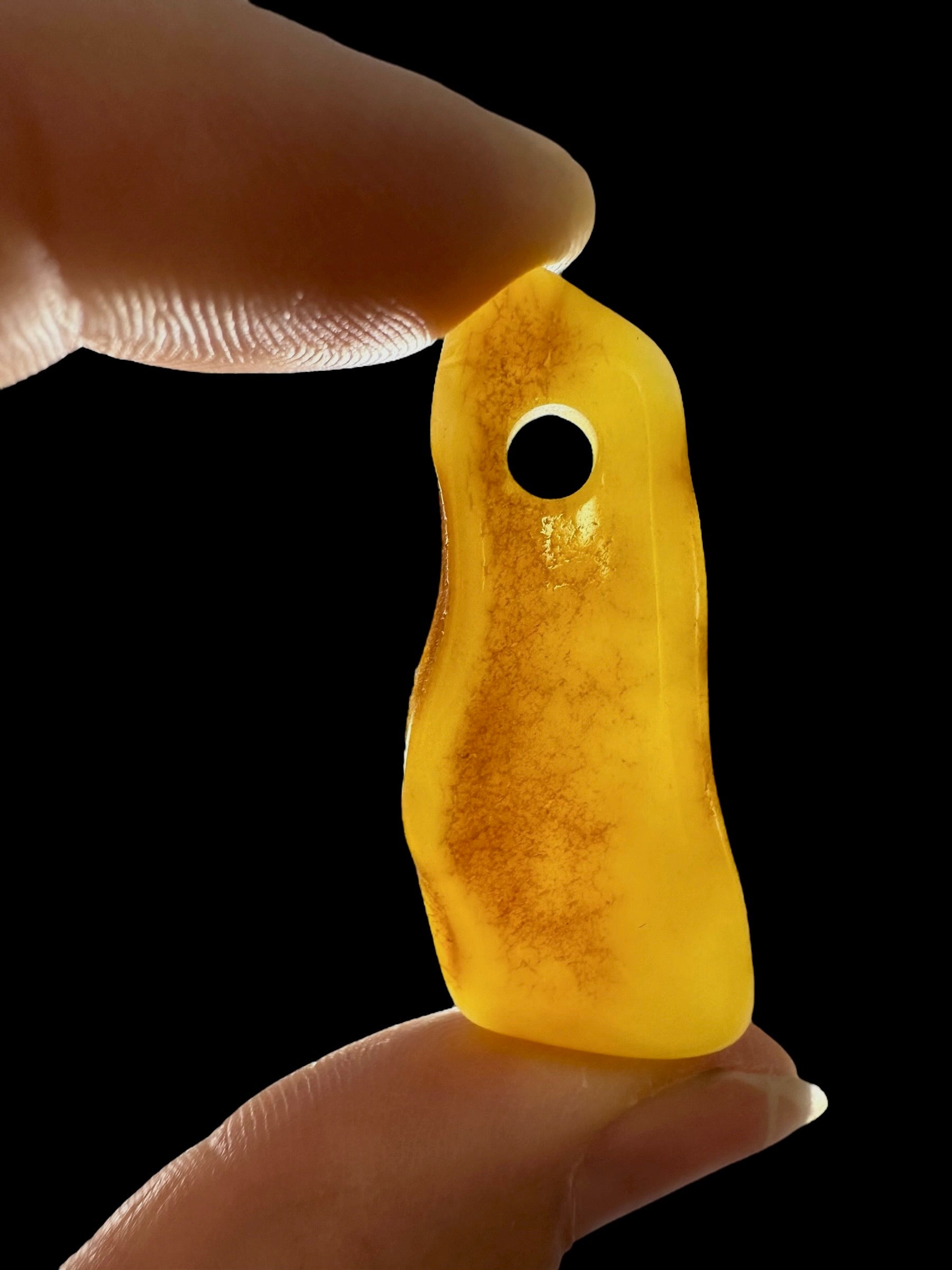 Amber with a drilled hole for hanging 2,4g – Lithuania - JND77