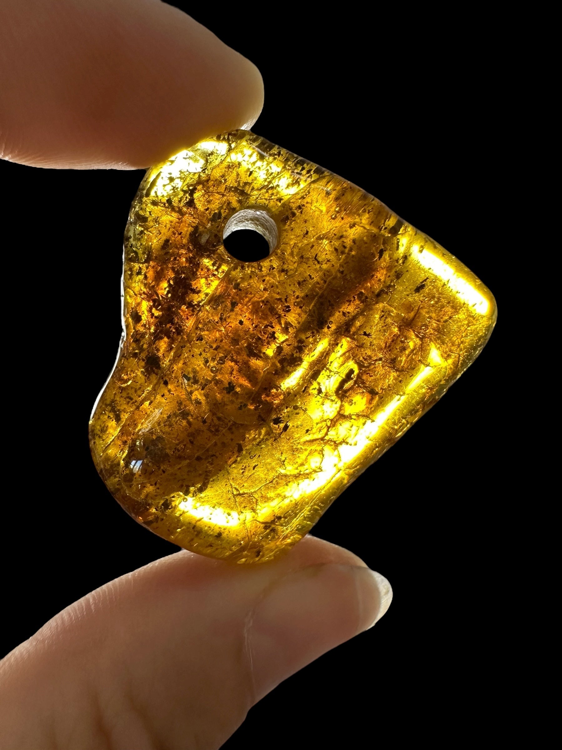 Amber with a drilled hole for hanging 7,7g – Lithuania - JND80