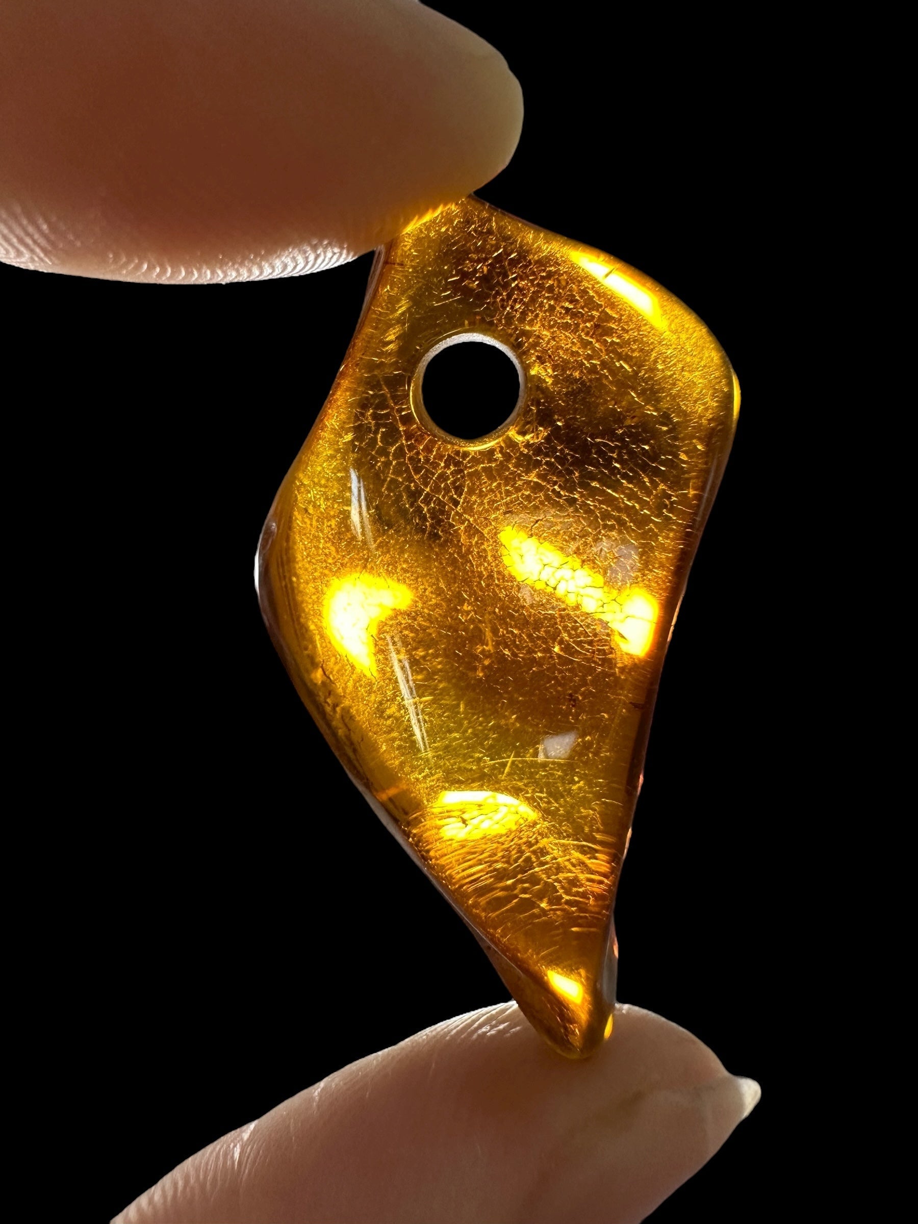 Amber with a drilled hole for hanging 2,3g – Lithuania - JND81