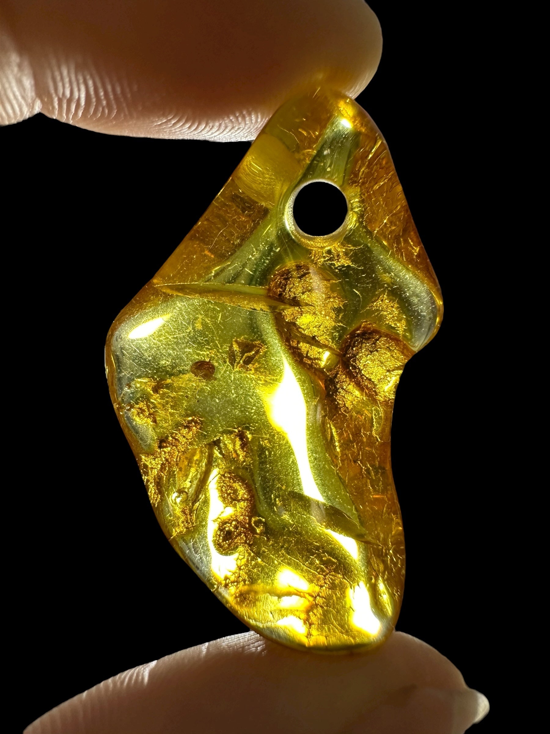 Amber with a drilled hole for hanging 3,1g – Lithuania - JND82