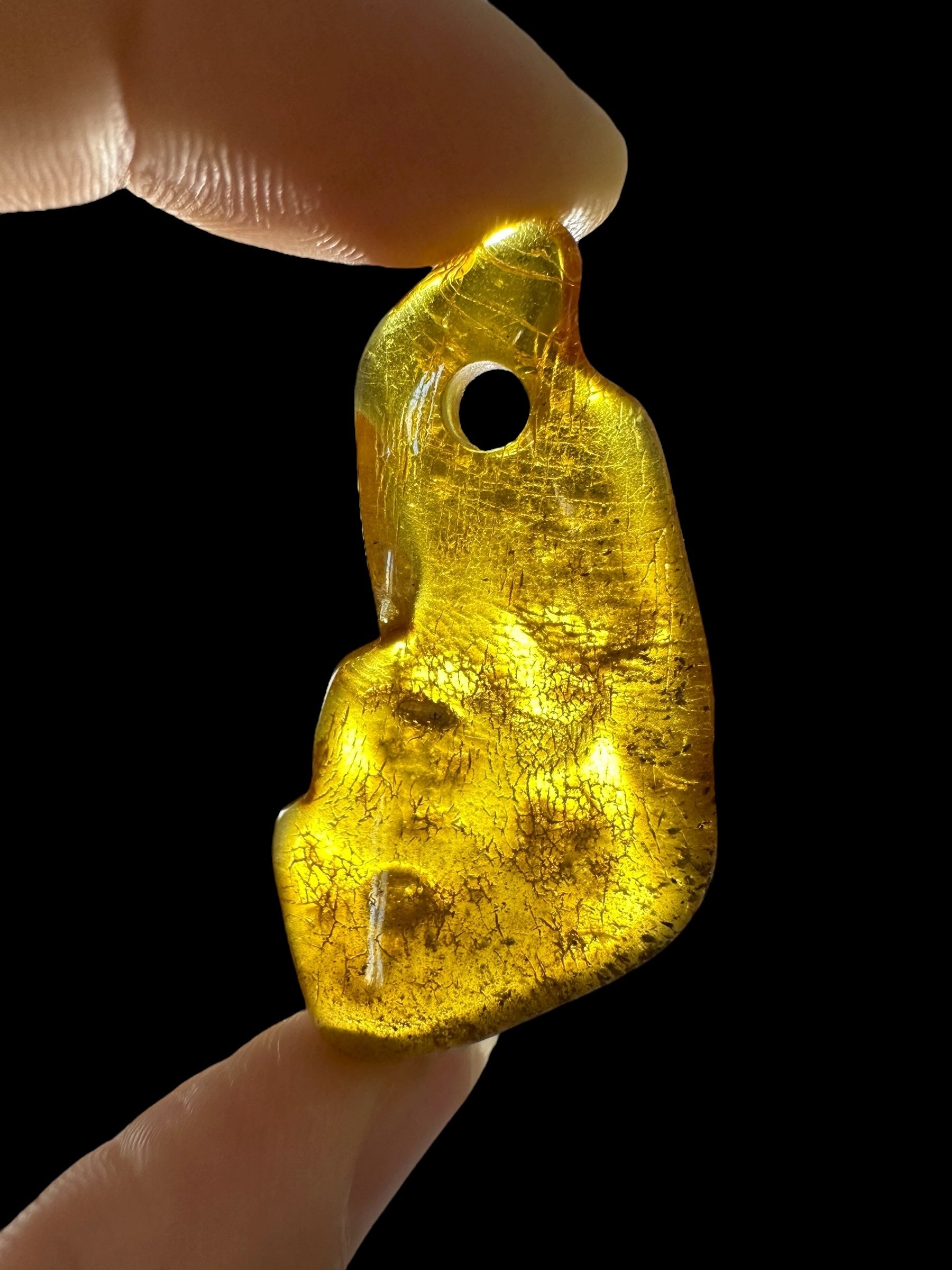 Amber with a drilled hole for hanging 3,7g – Lithuania - JND84