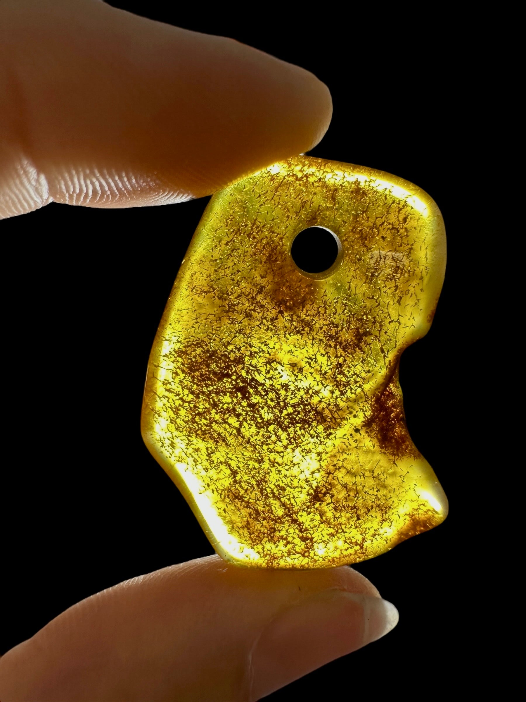 Amber with a drilled hole for hanging 3,2g – Lithuania - JND88