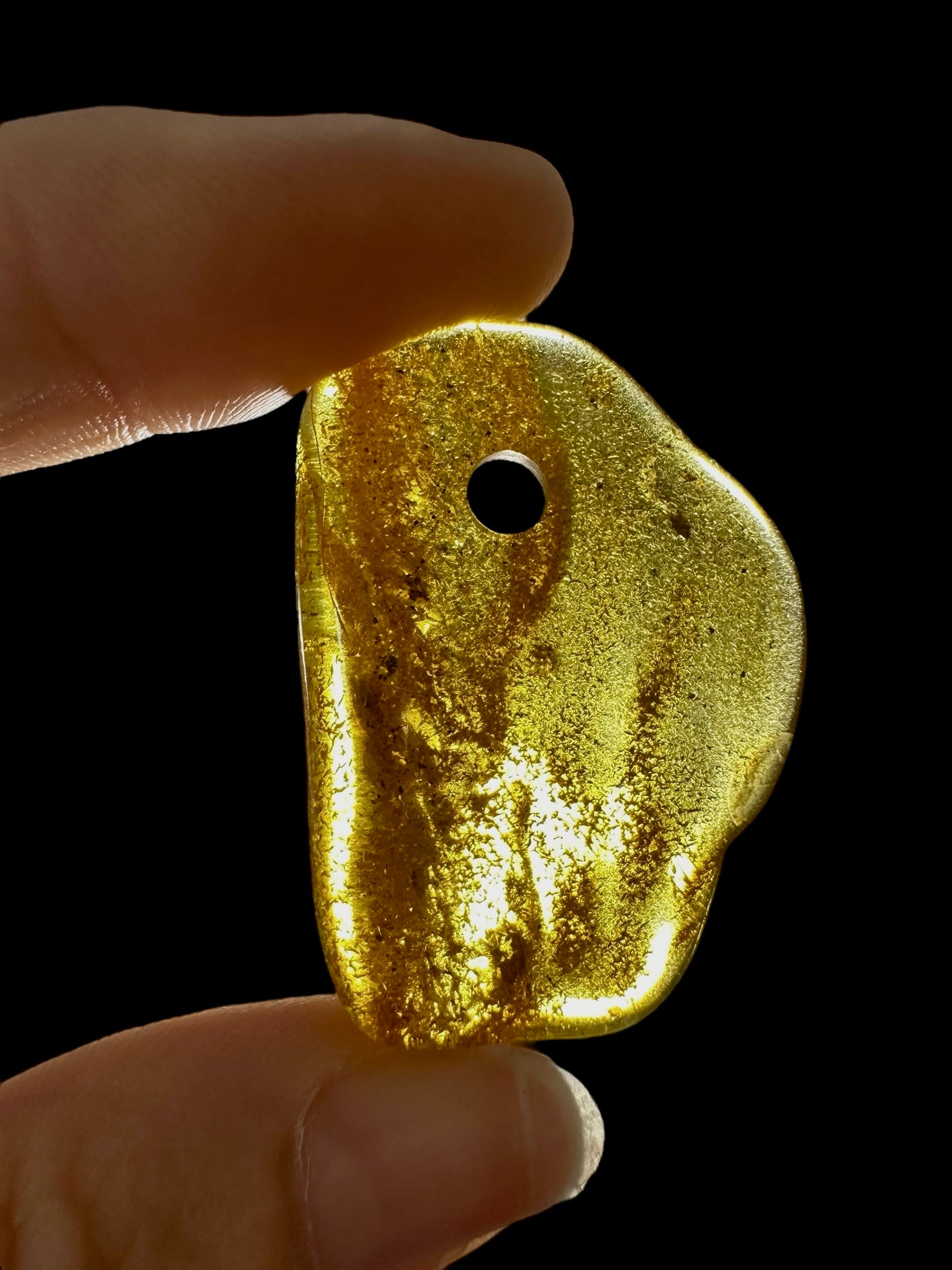 Amber with a drilled hole for hanging 3,2g – Lithuania - JND90
