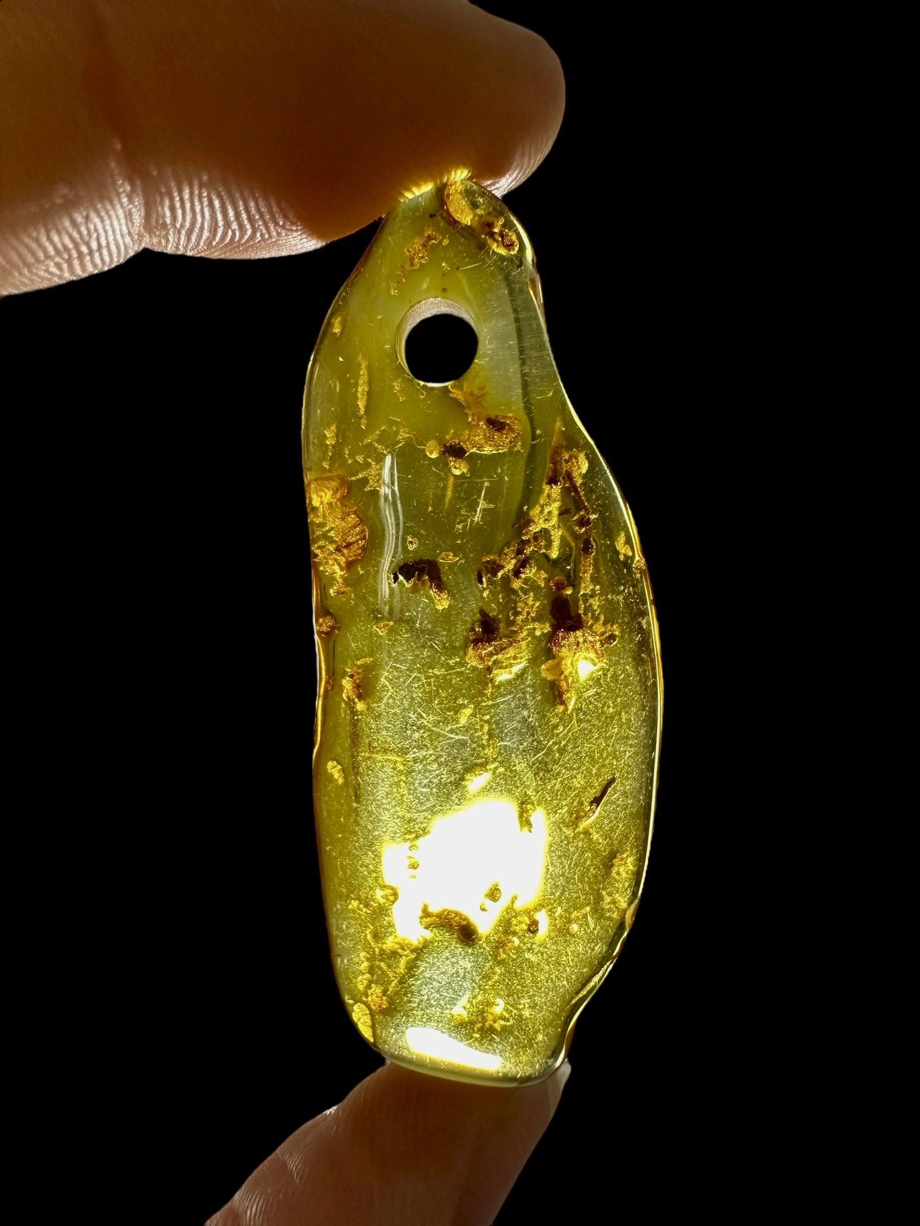 Amber with a drilled hole for hanging 3,5g – Lithuania - JND91