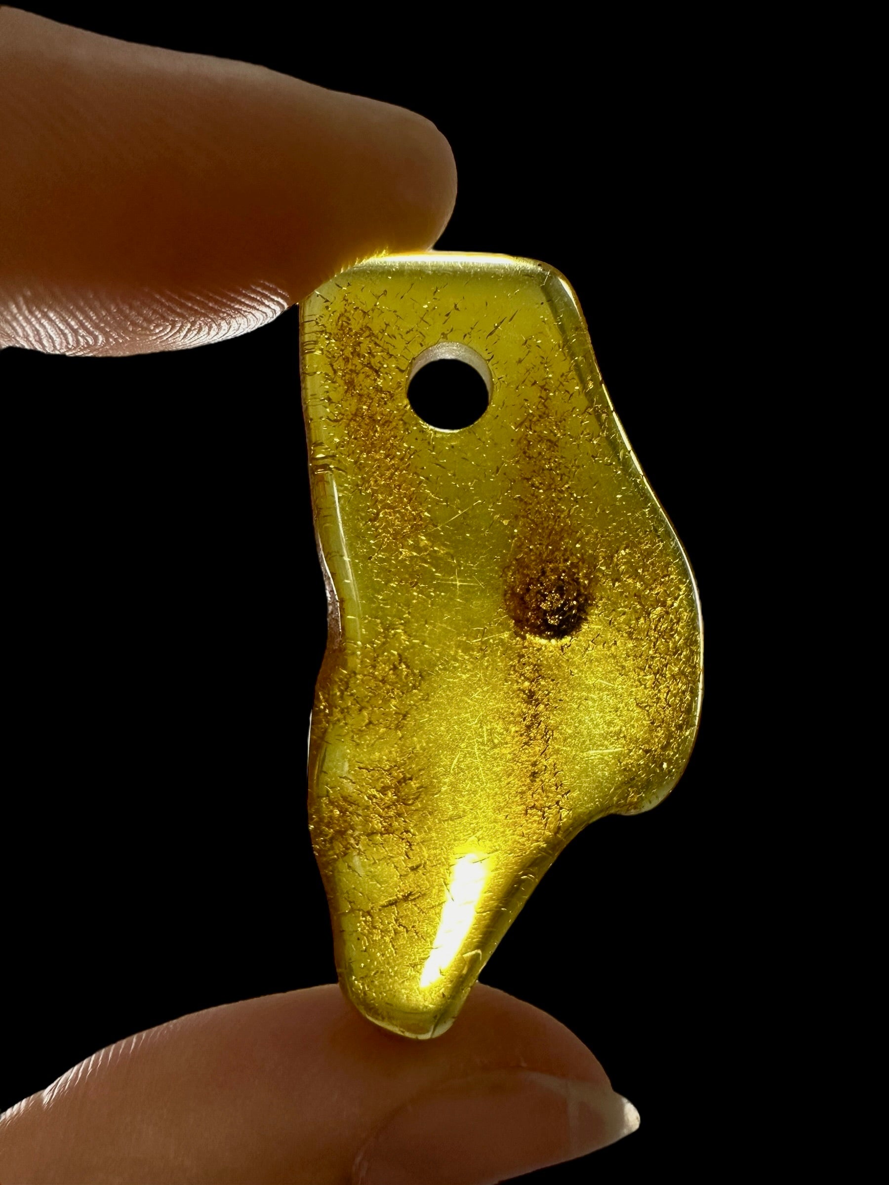 Amber with a drilled hole for hanging 2,6g – Lithuania - JND92