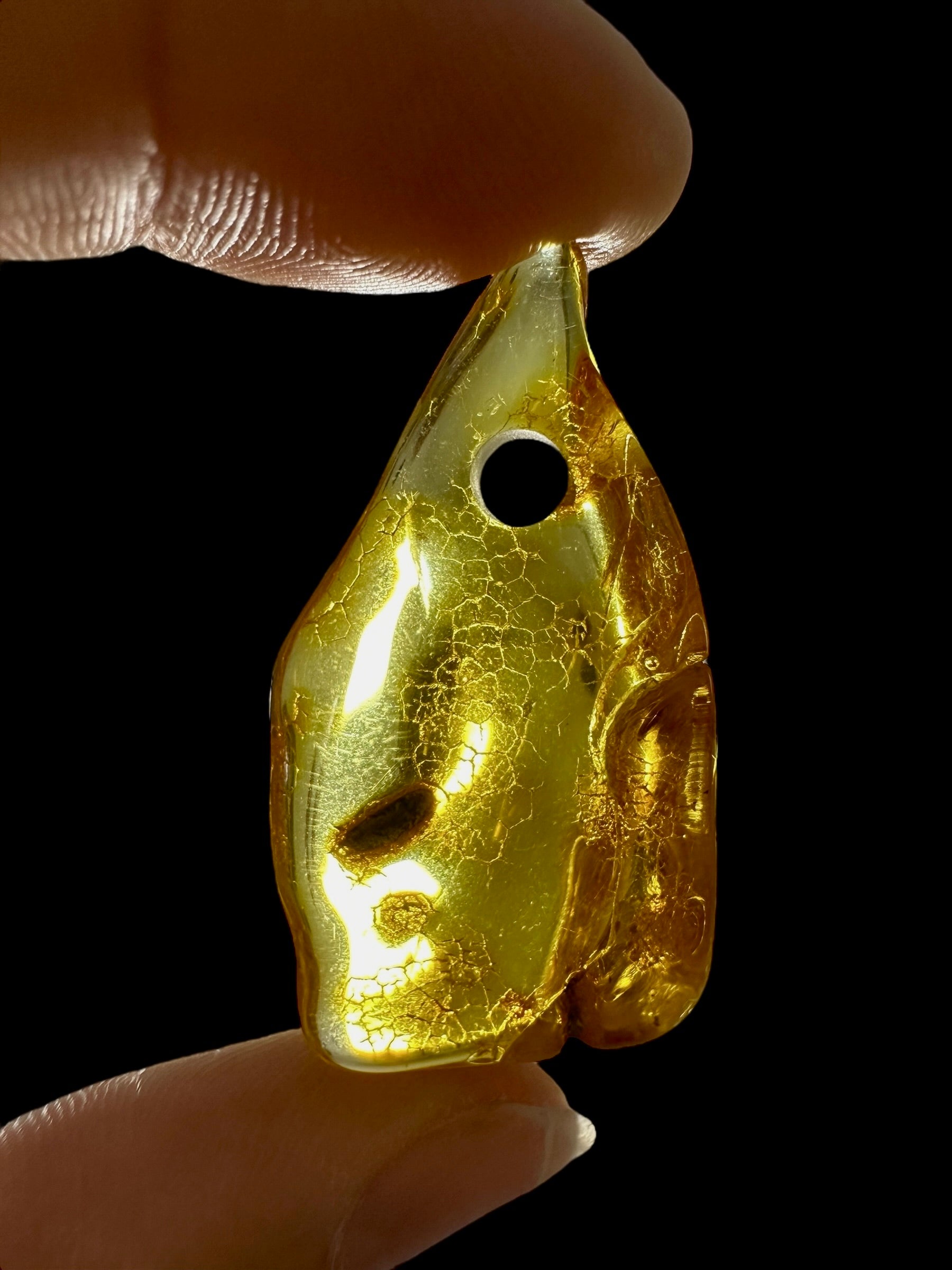 Amber with a drilled hole for hanging 2,8g – Lithuania - JND94