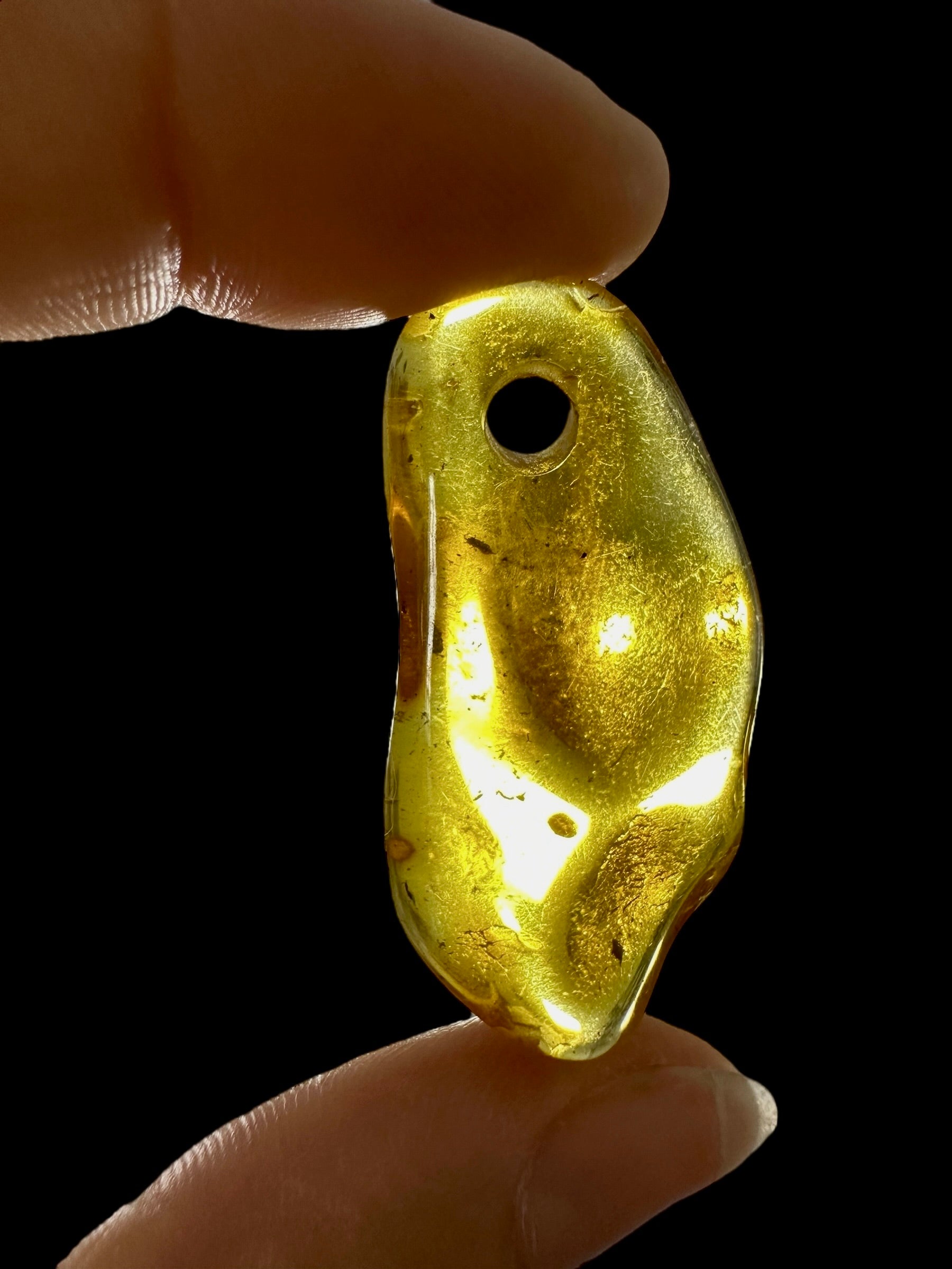 Amber with a drilled hole for hanging 3,3g – Lithuania - JND95