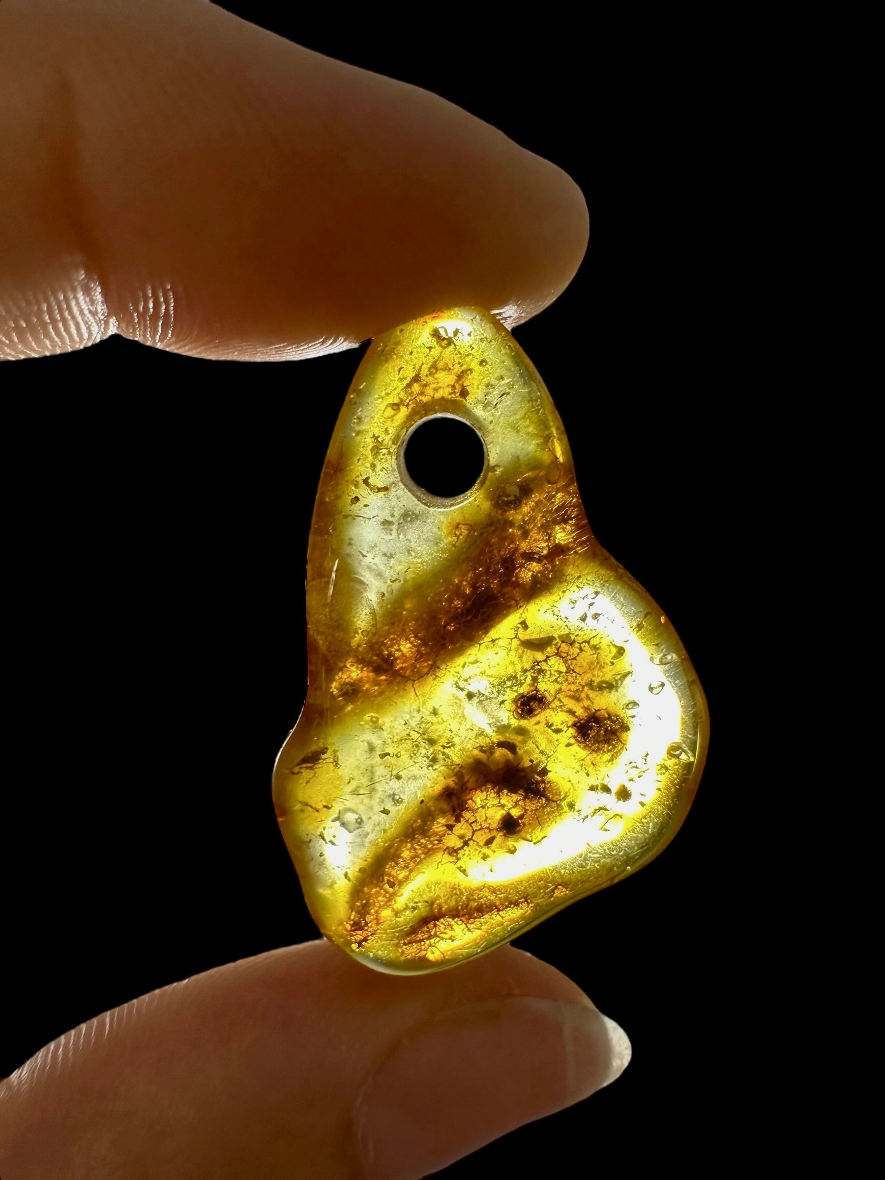 Amber with a drilled hole for hanging 2,3g – Lithuania - JND96