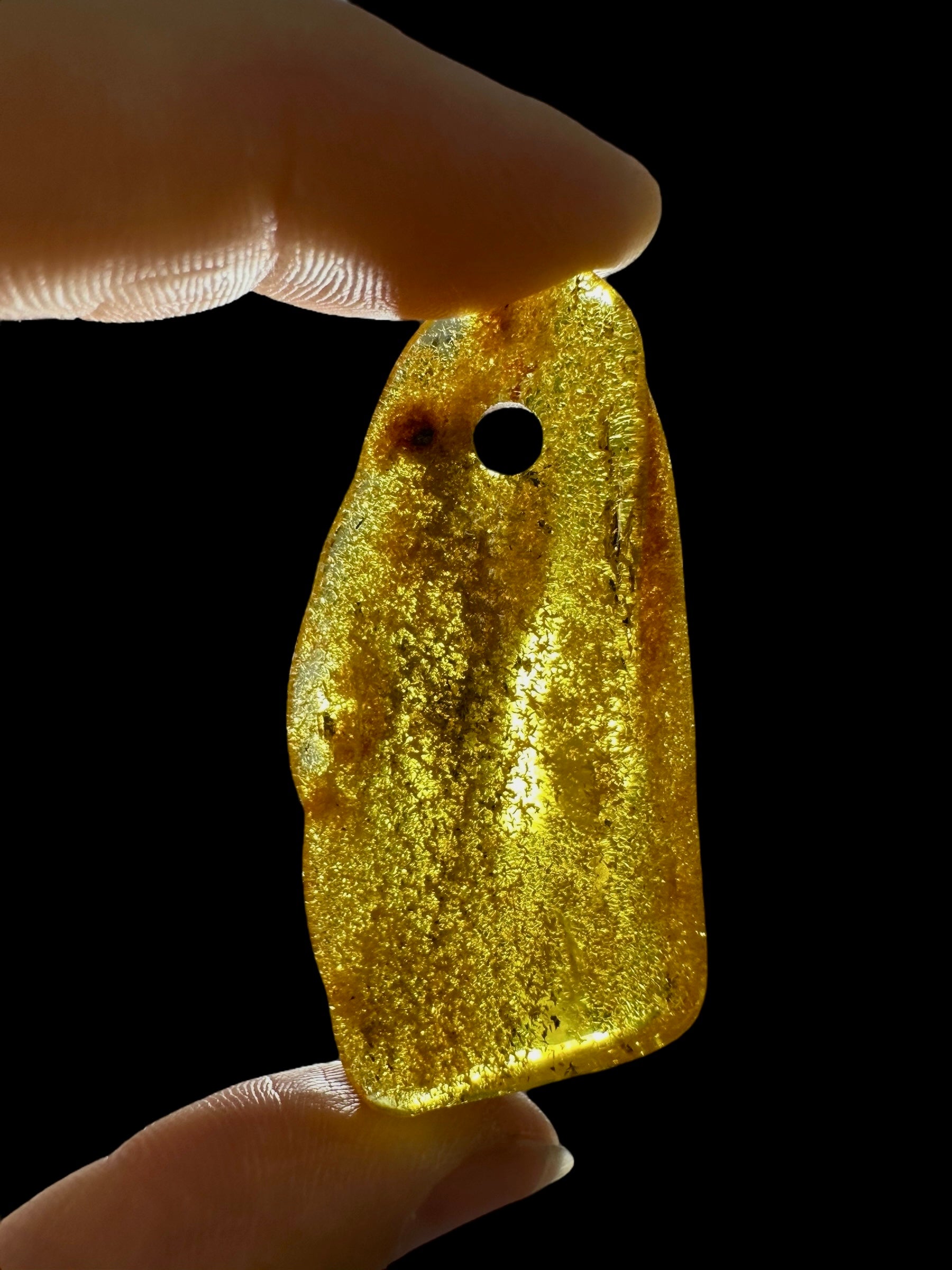 Amber with a drilled hole for hanging 6,3g – Lithuania - JND97