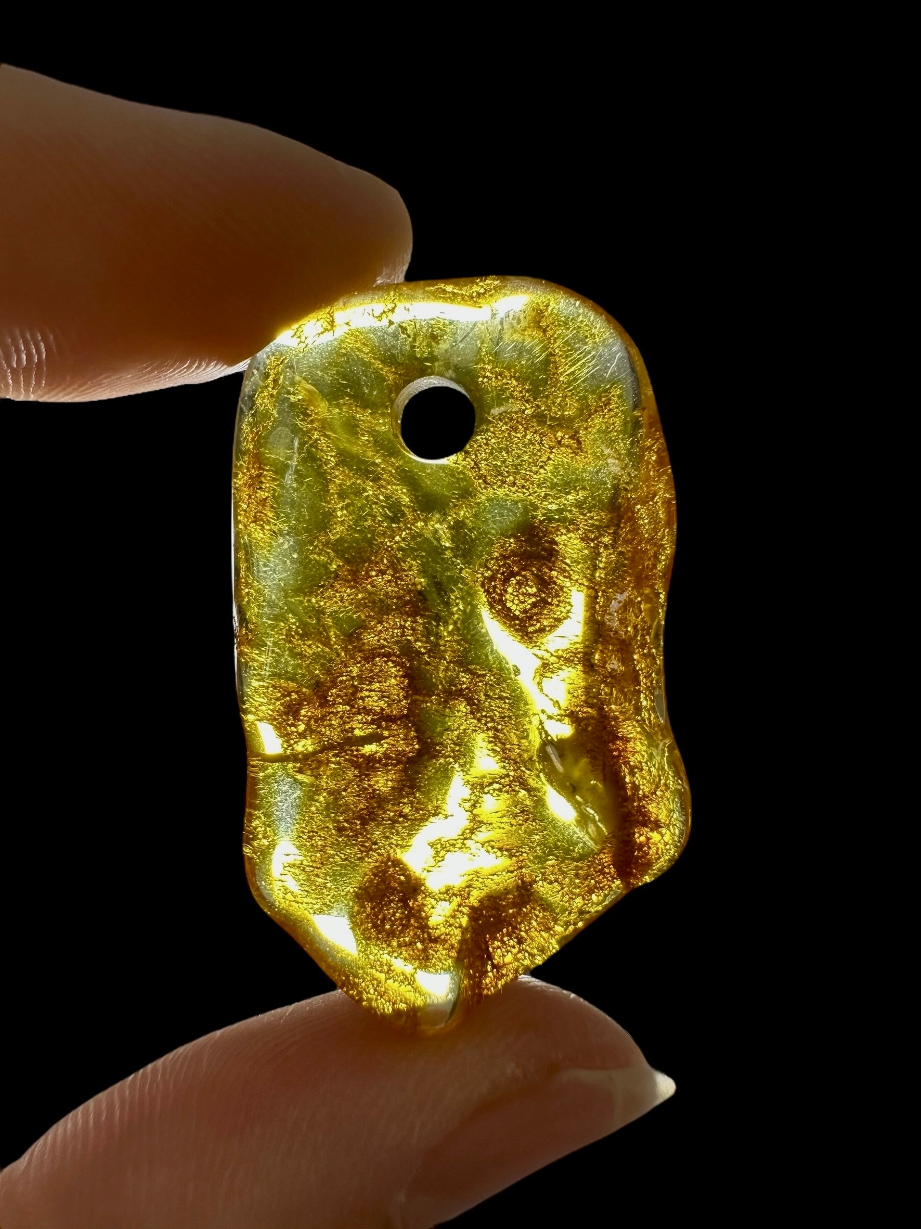 Amber with a drilled hole for hanging 3,1g – Lithuania - JND98