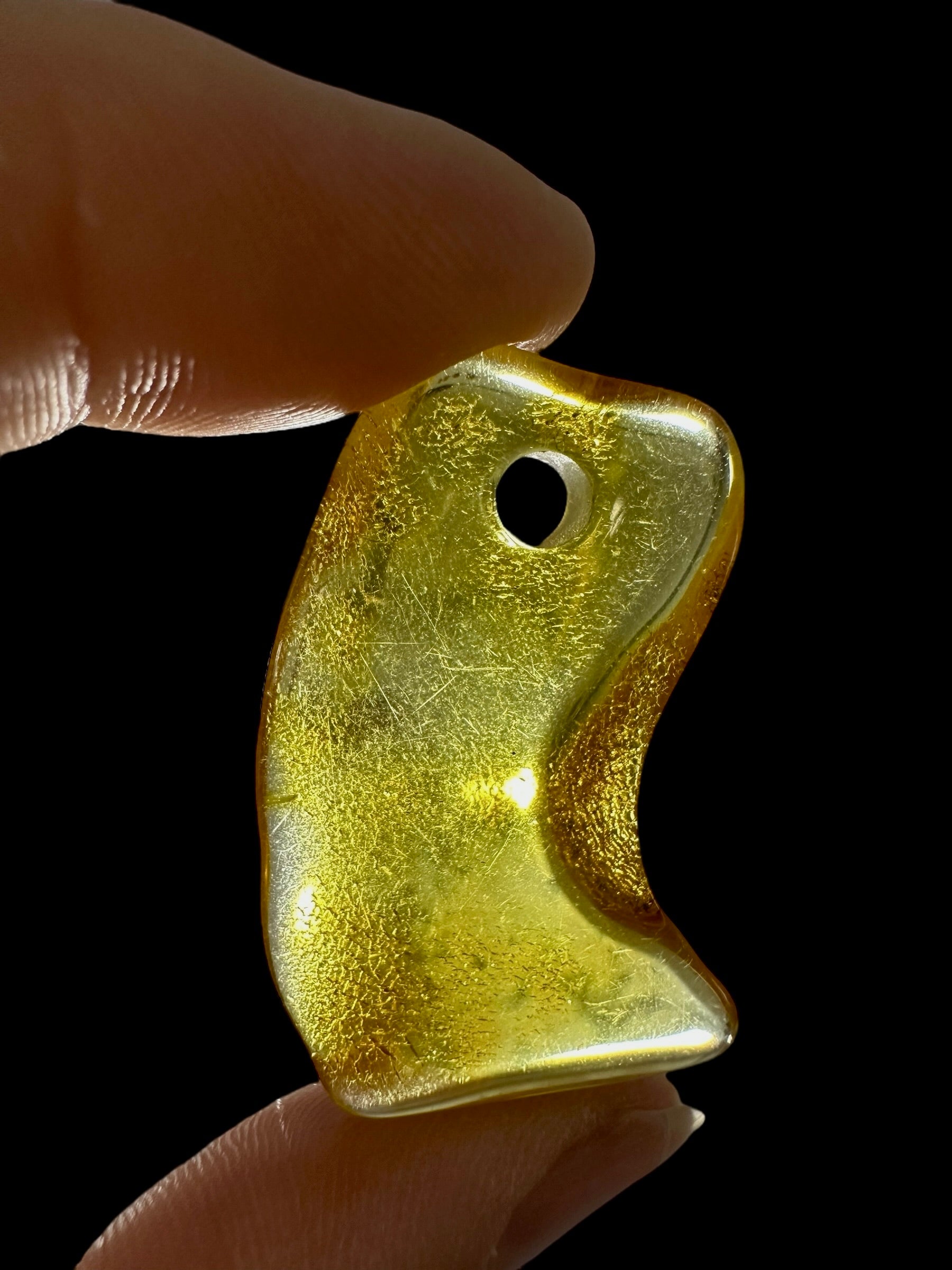 Amber with a drilled hole for hanging 2,5g – Lithuania - JND99
