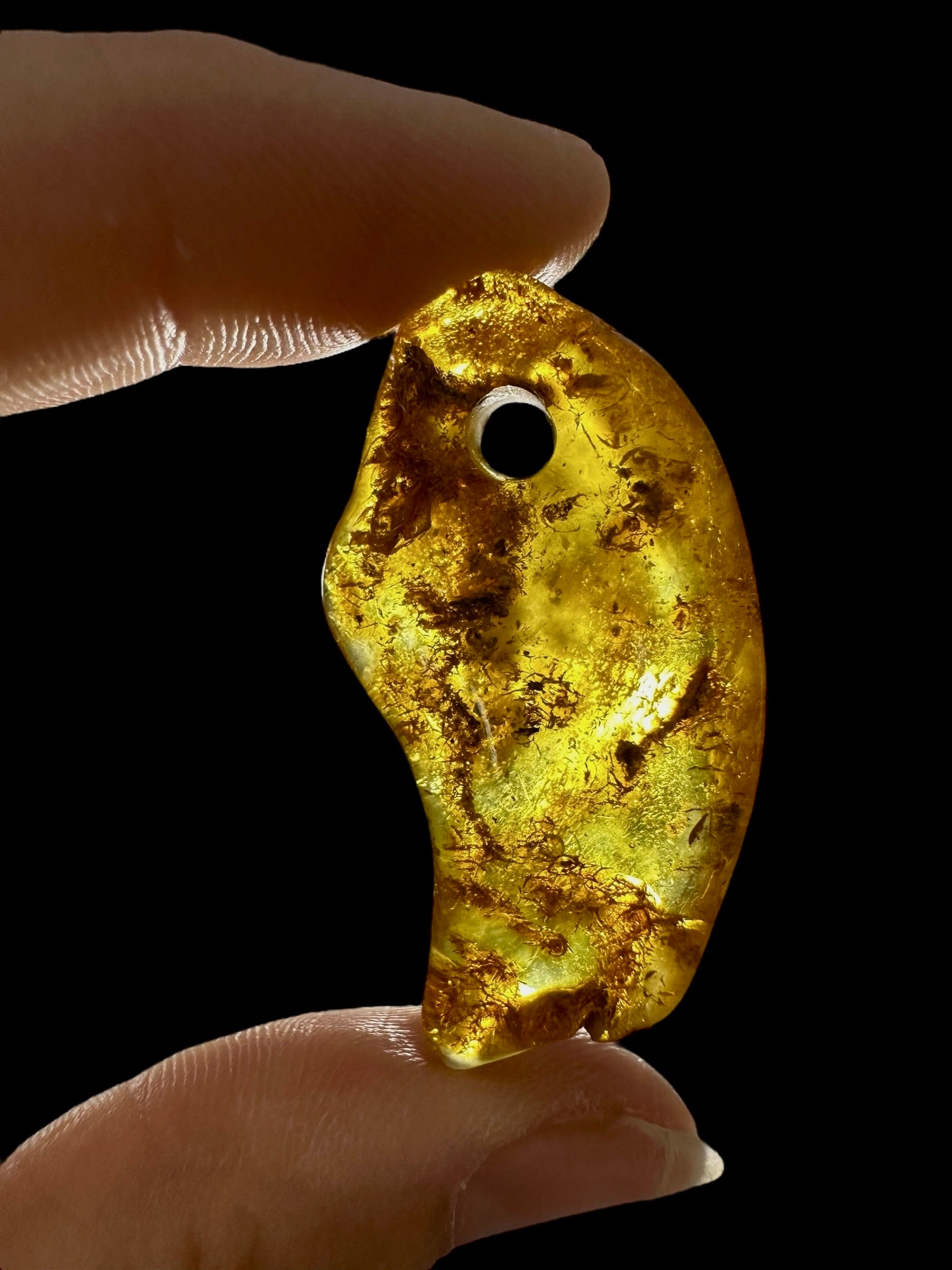 Amber with a drilled hole for hanging 3,6g – Lithuania - JND100