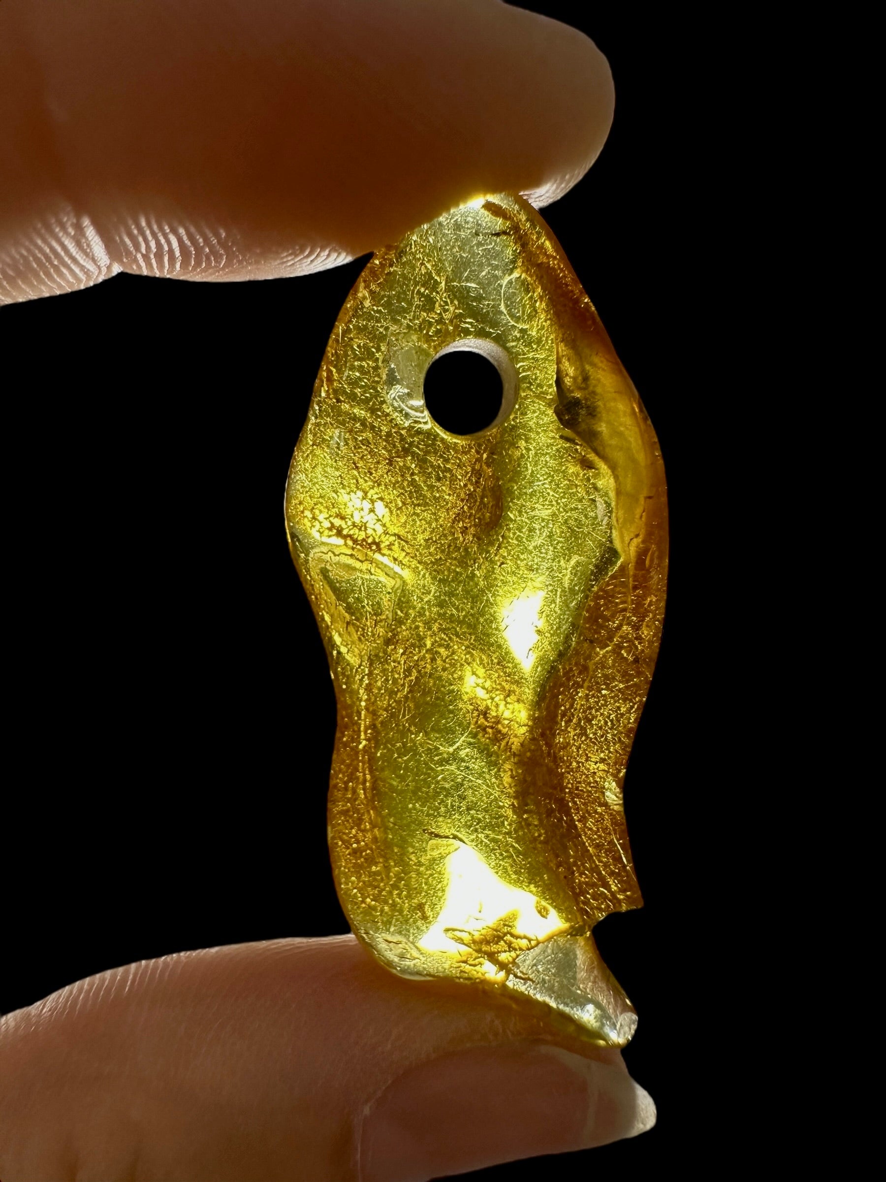 Amber with a drilled hole for hanging 2,5g – Lithuania - JND102