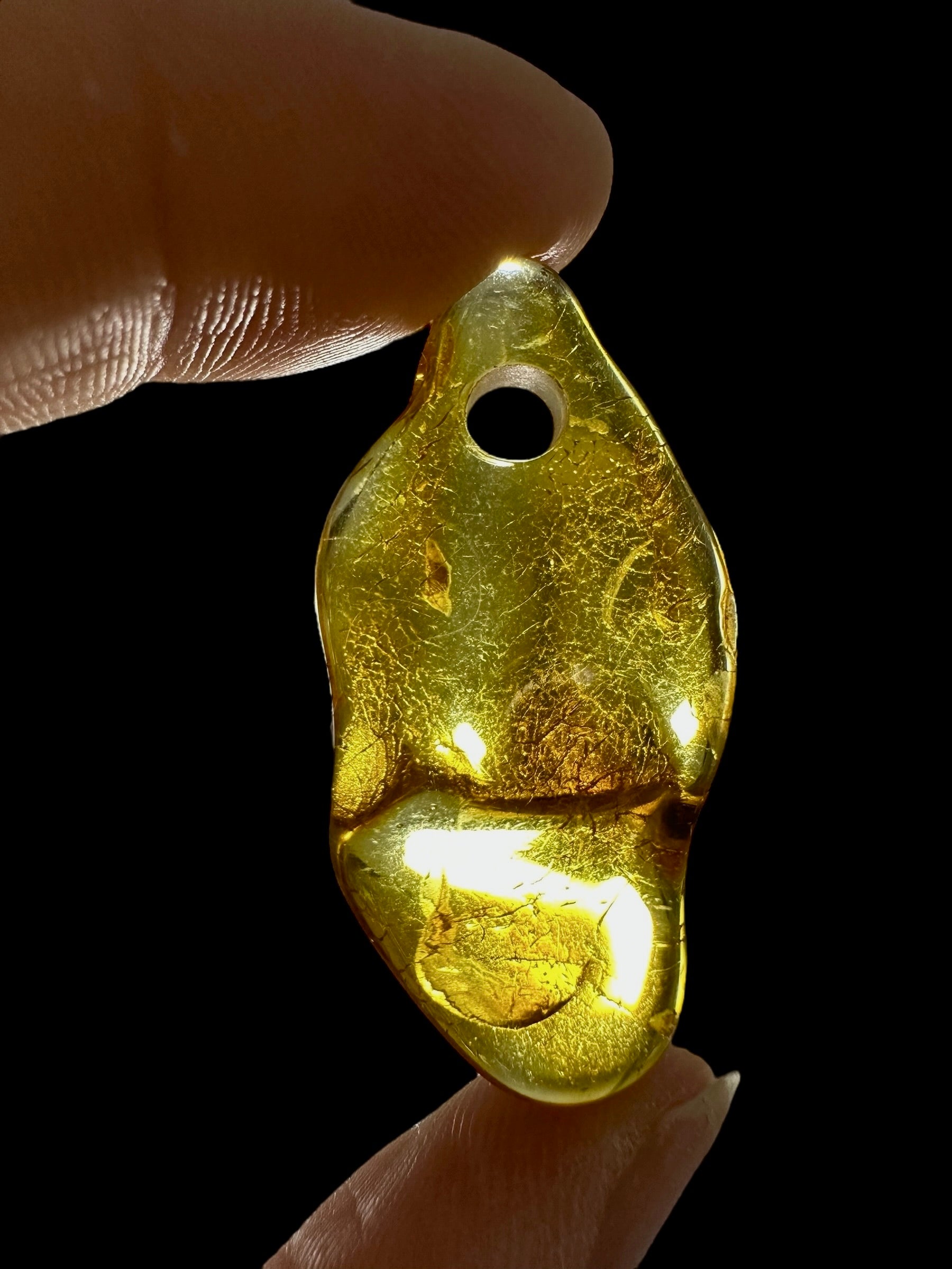 Amber with a drilled hole for hanging 2,2g – Lithuania - JND103