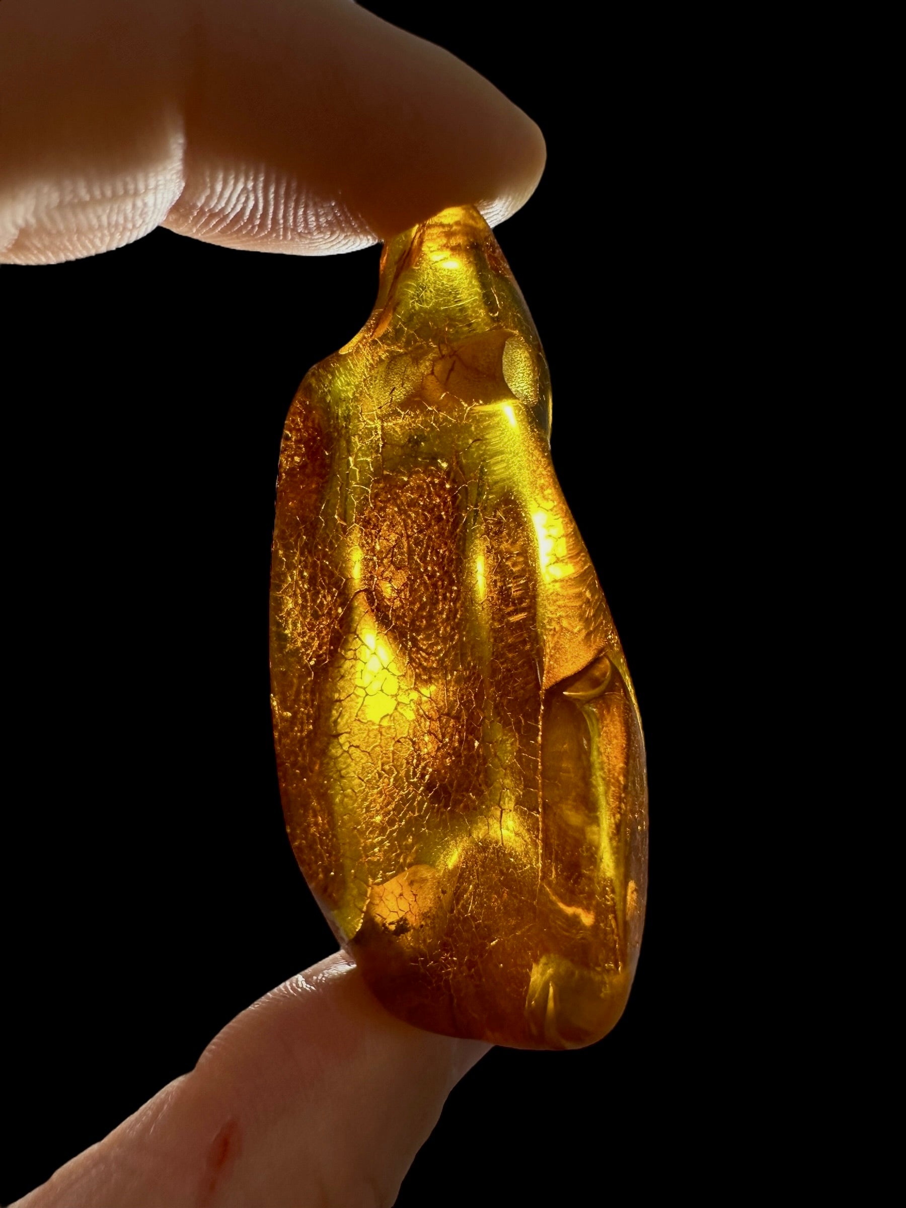 Amber with a drilled hole for hanging 11,9g – Lithuania - JND104