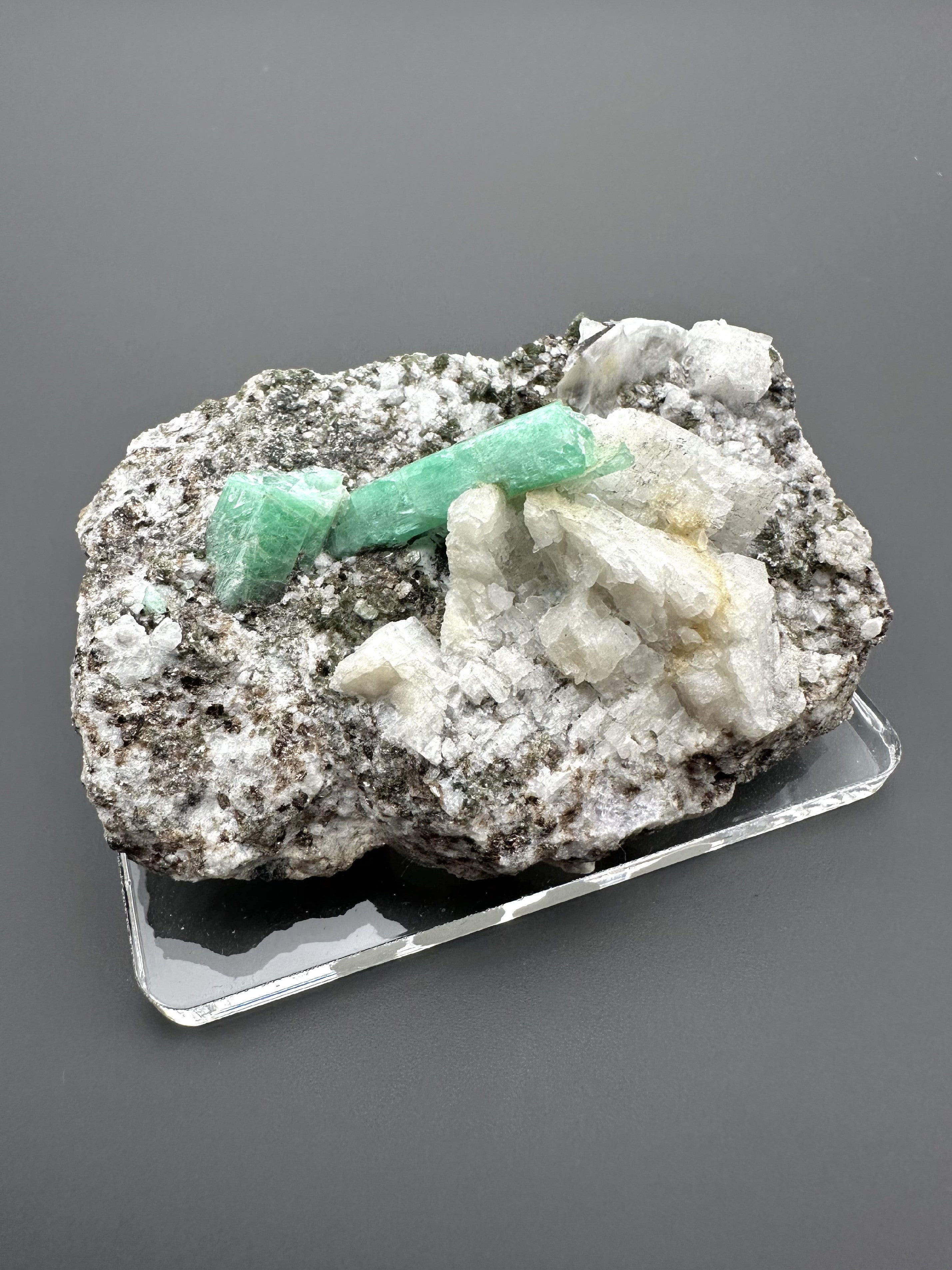 Emerald – Dayakou, China