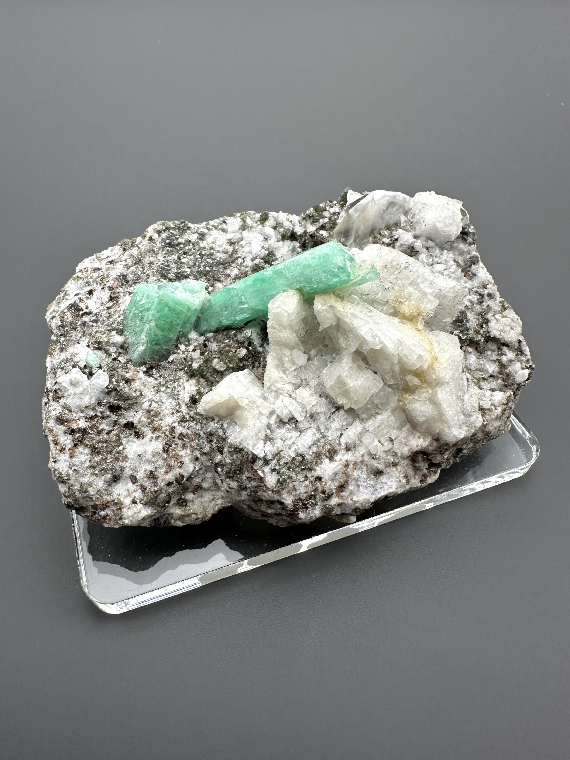 Emerald – Dayakou, China