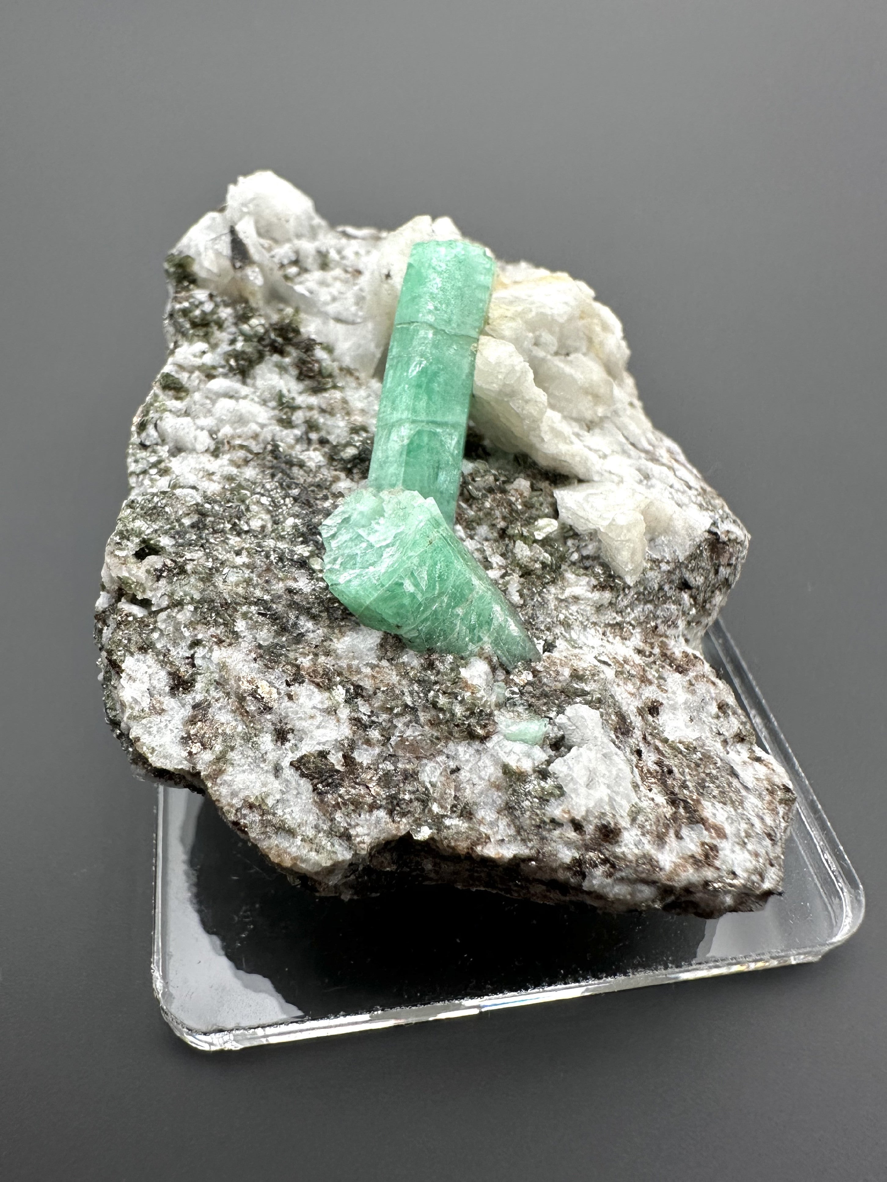 Emerald – Dayakou, China - SM007