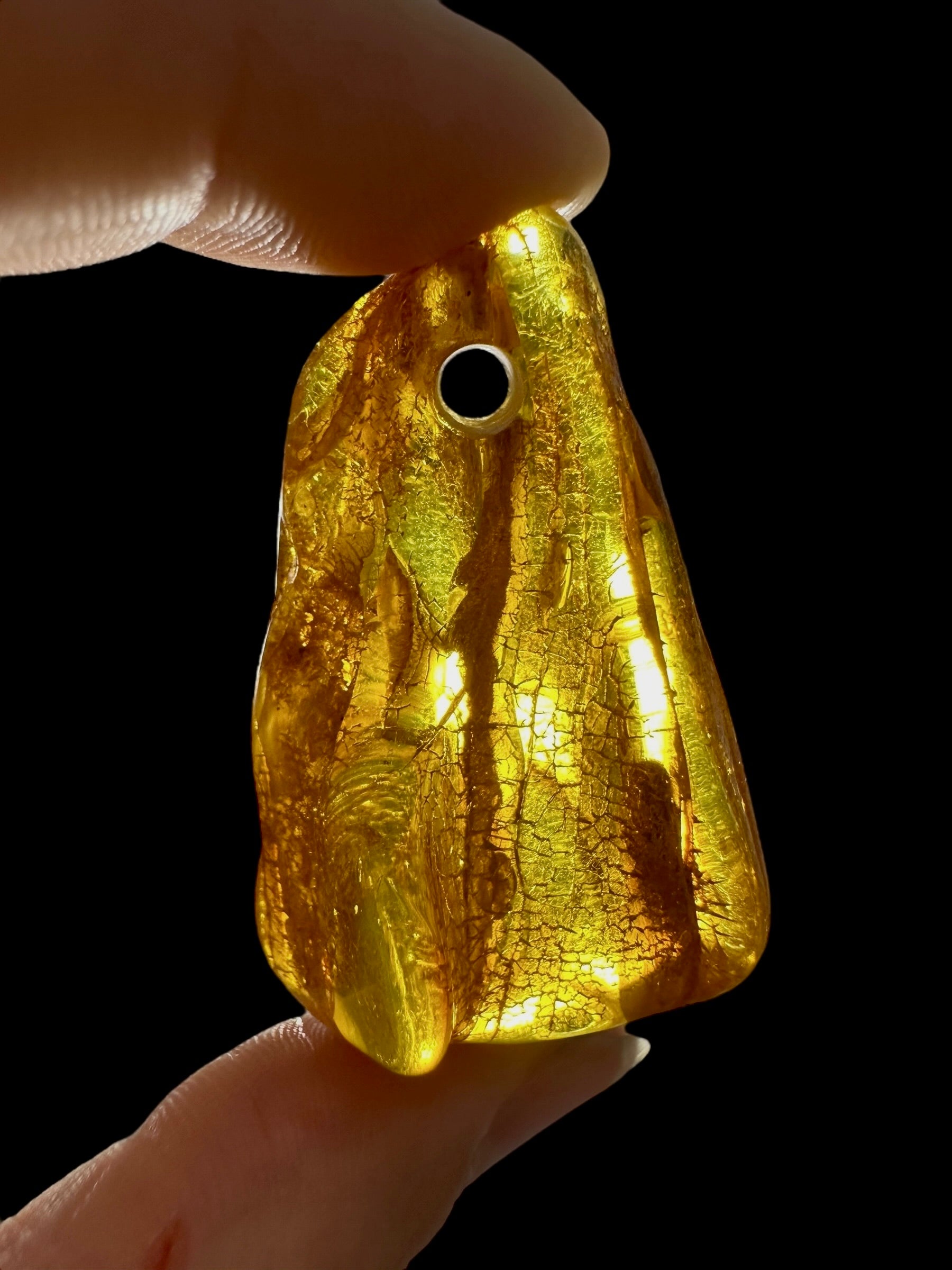 Amber with a drilled hole for hanging 9,1g – Lithuania - JND105