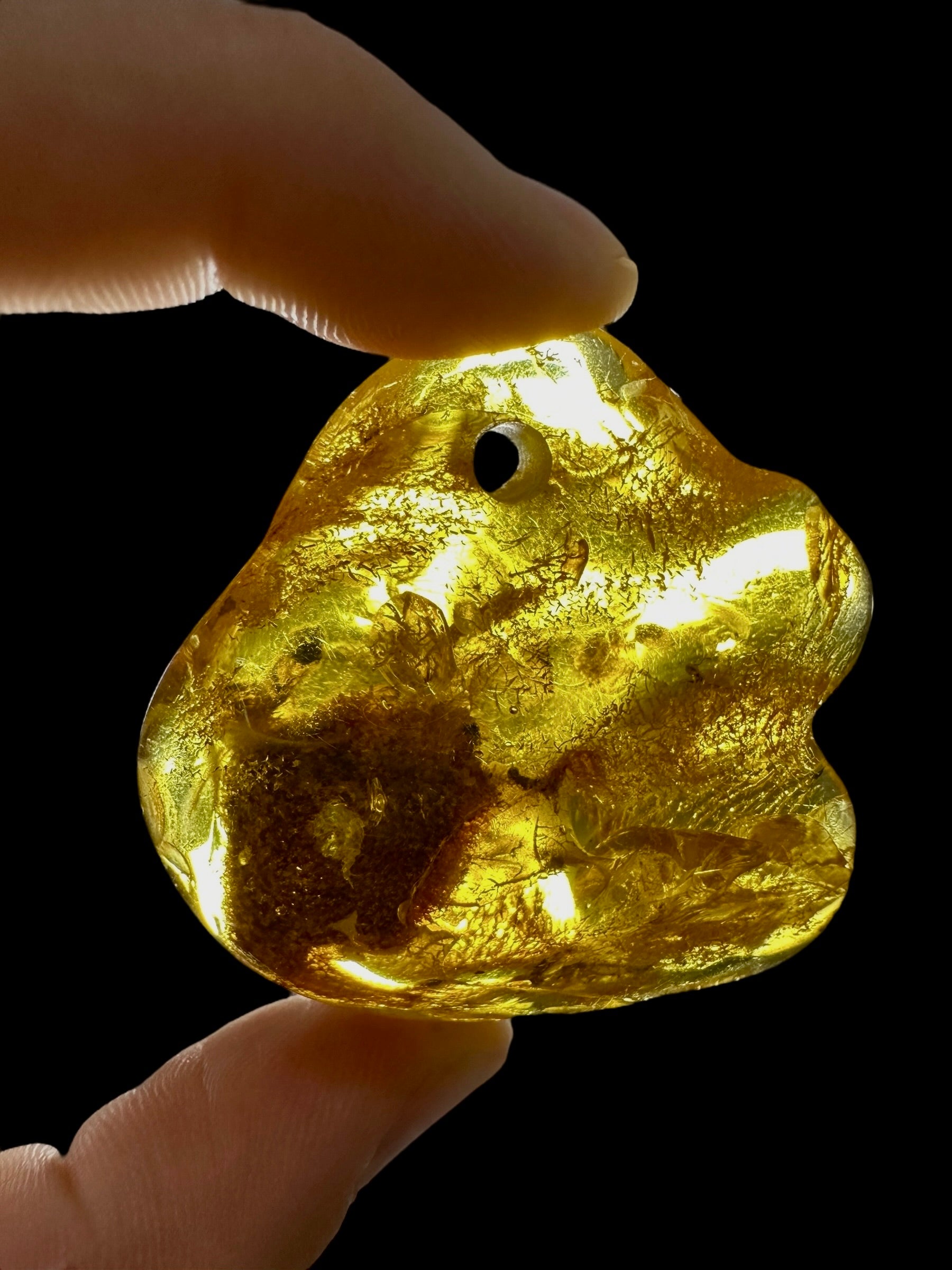 Amber with a drilled hole for hanging 12,9g – Lithuania - JND111