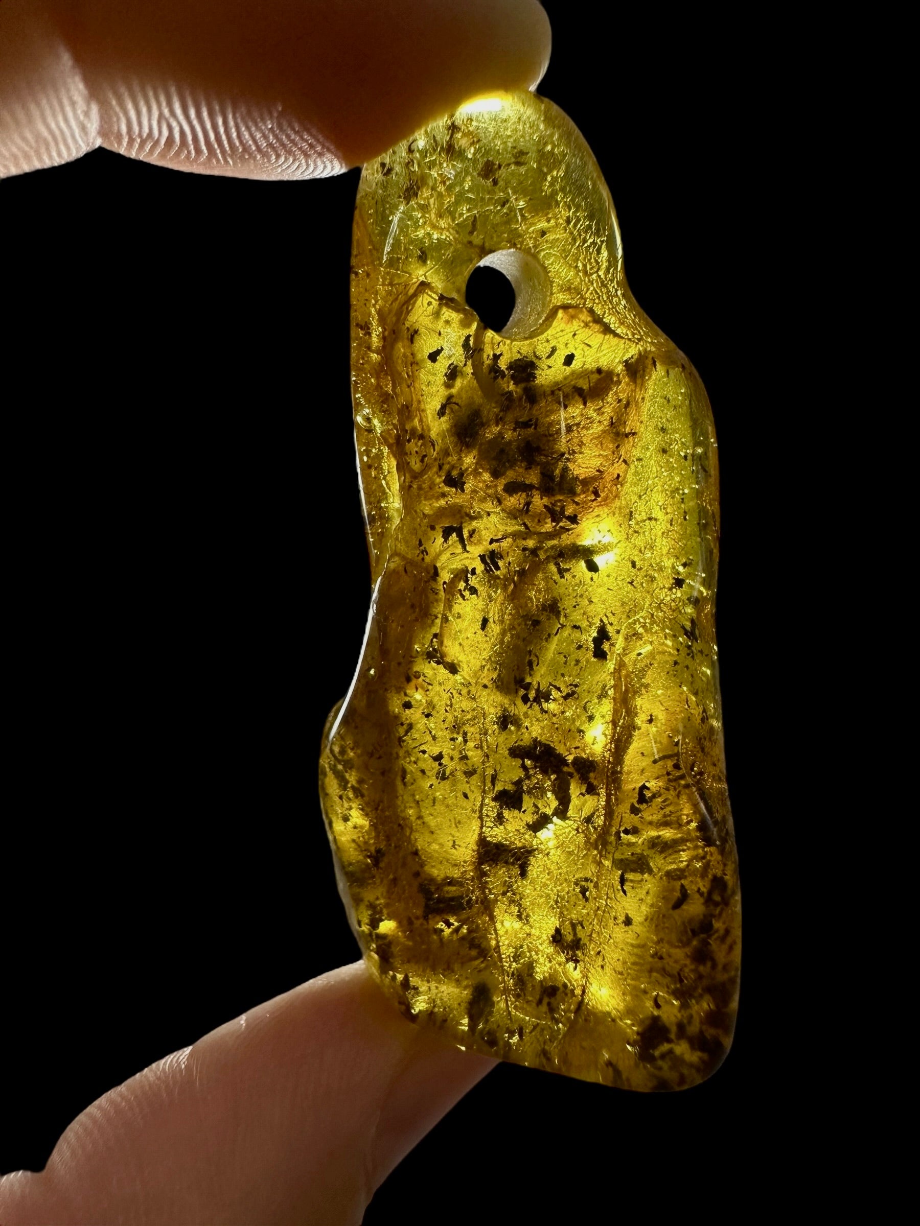 Amber with a drilled hole for hanging 10,4g – Lithuania - JND112