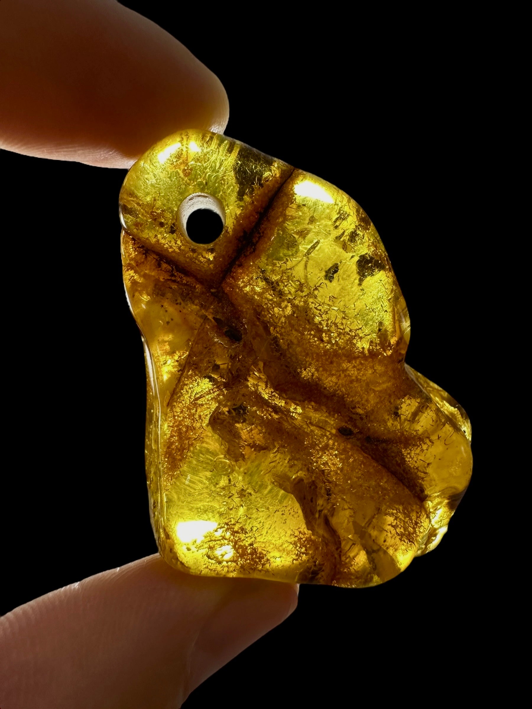 Amber with a drilled hole for hanging 13,7g – Lithuania - JND114