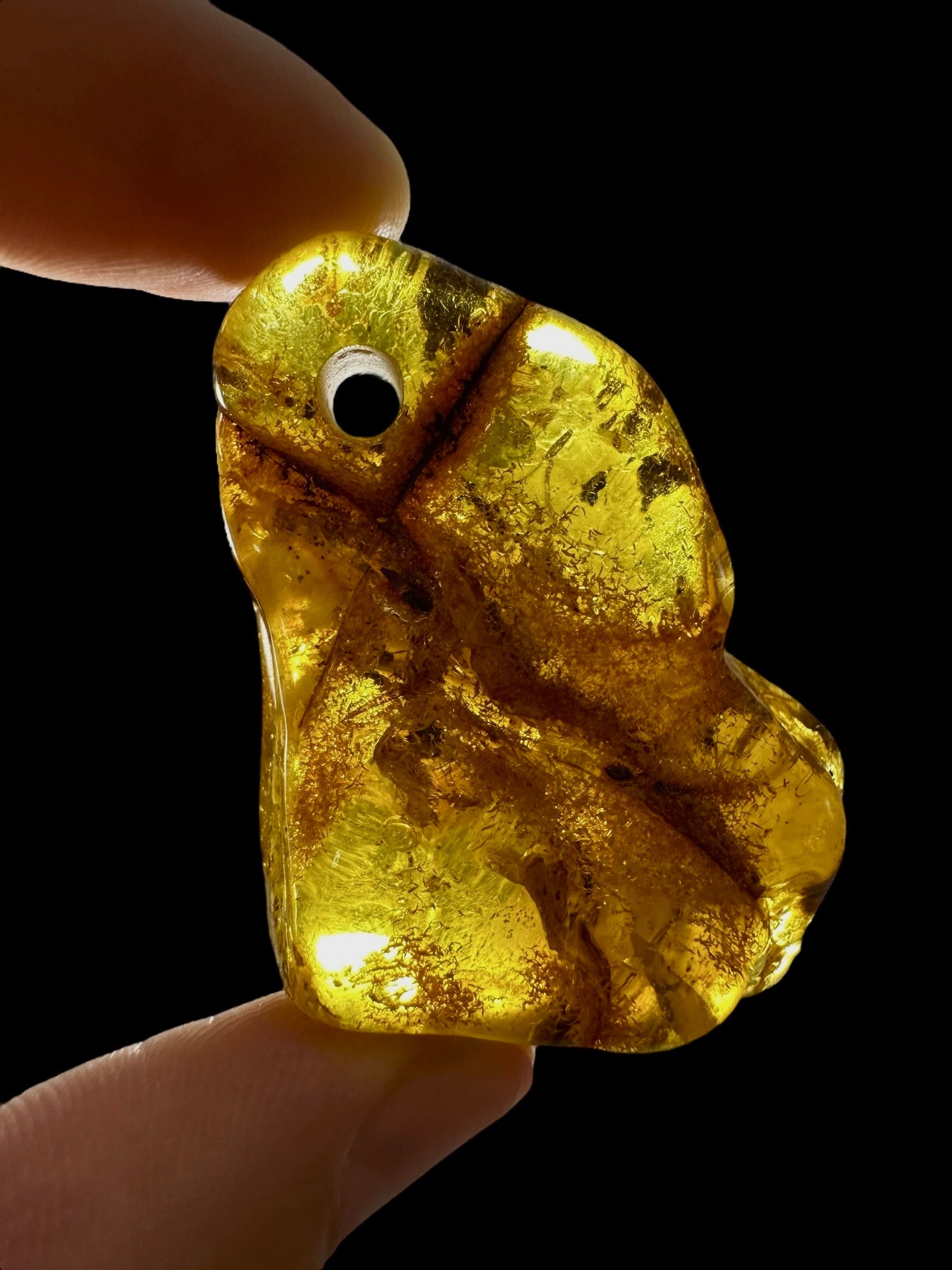 Amber with a drilled hole for hanging 13,7g – Lithuania - JND114