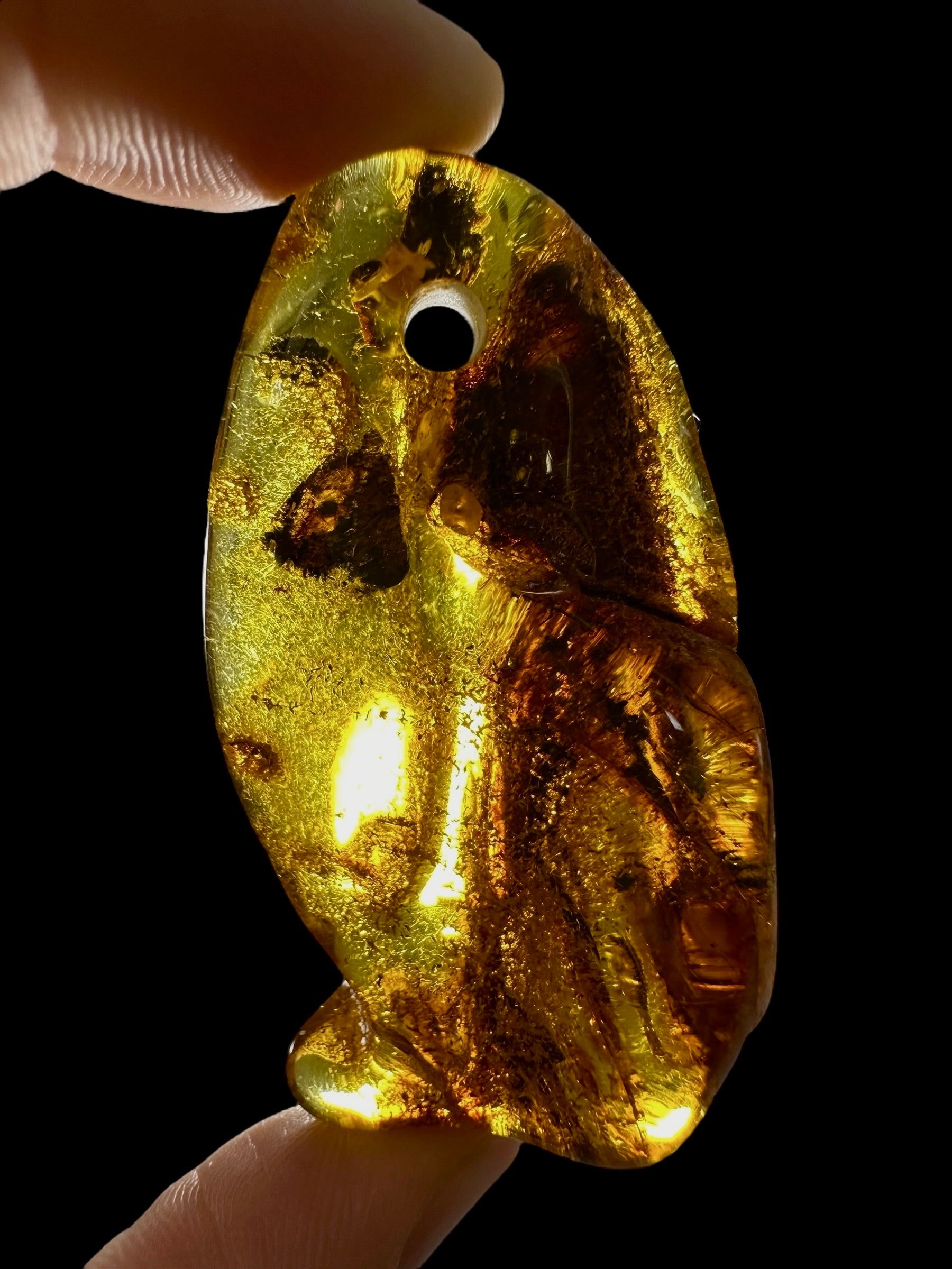 Amber with a drilled hole for hanging 13g – Lithuania - JND115
