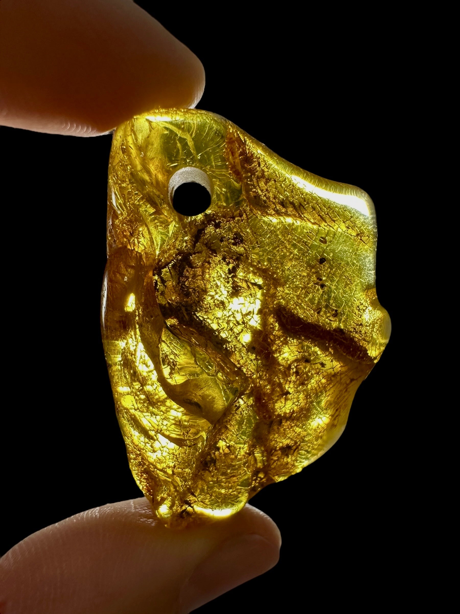 Amber with a drilled hole for hanging 6,5g – Lithuania - JND116