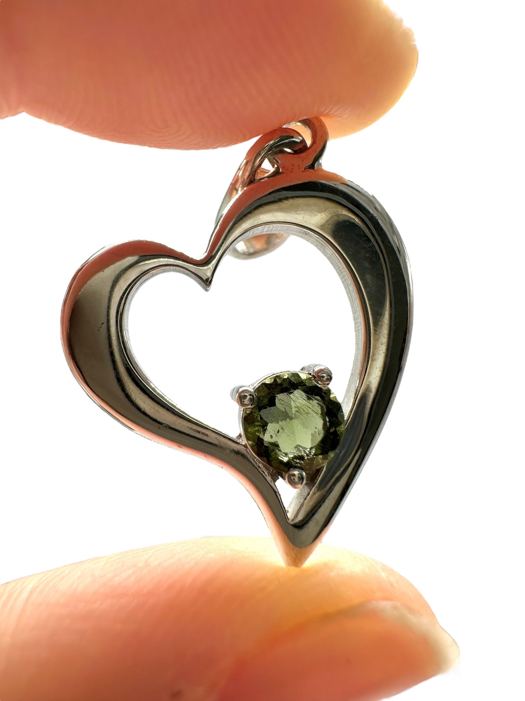Silver heart-shaped pendant with faceted moldavite