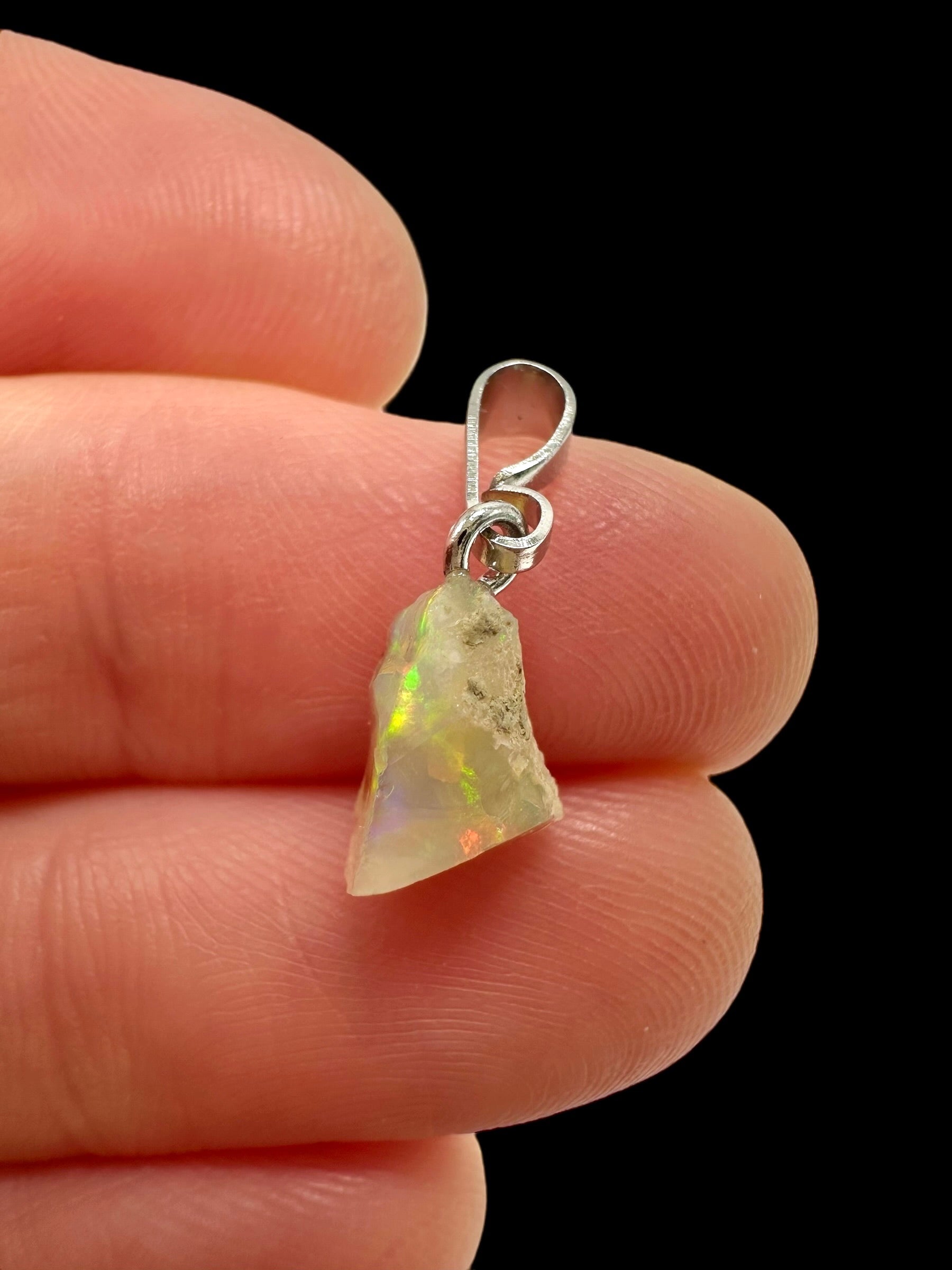 Precious opal pendant - P/OP048