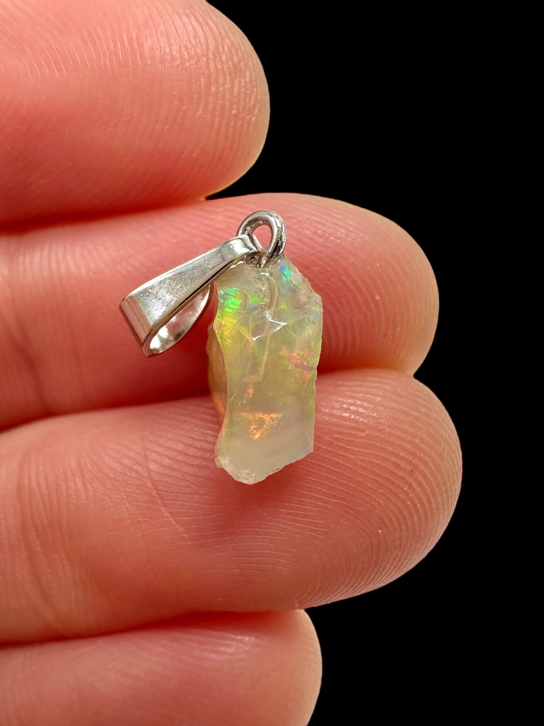 Precious opal pendant - P/OP048