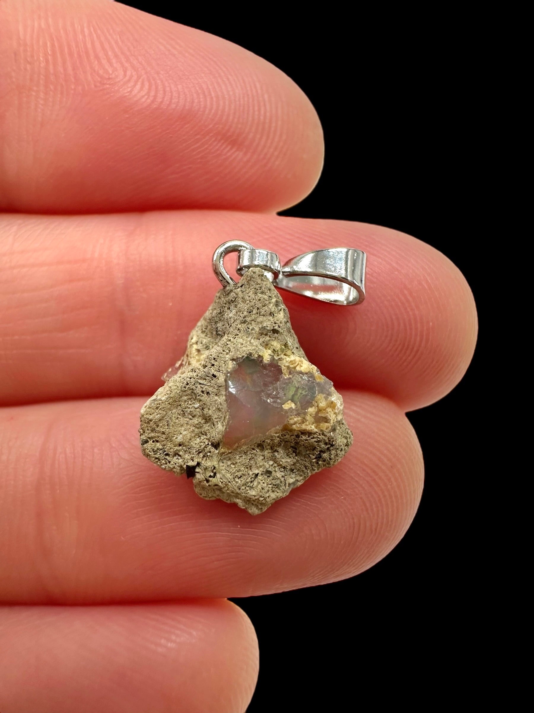 Precious opal pendant - P/OP049