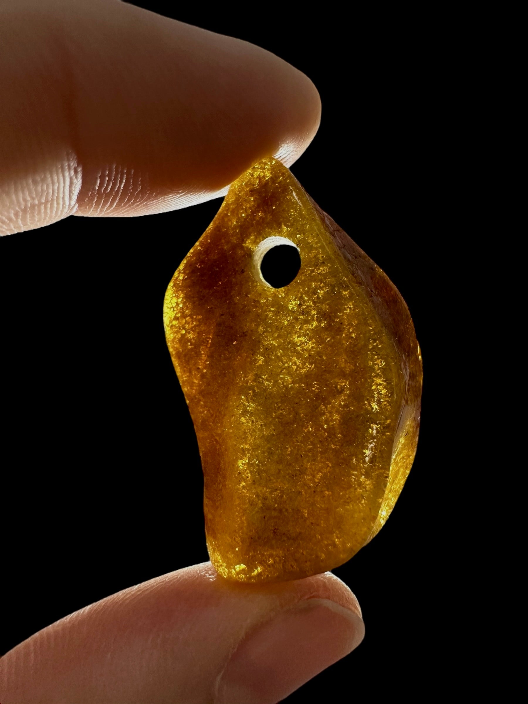 Amber with a drilled hole for hanging 3,3g – Lithuania - JND118