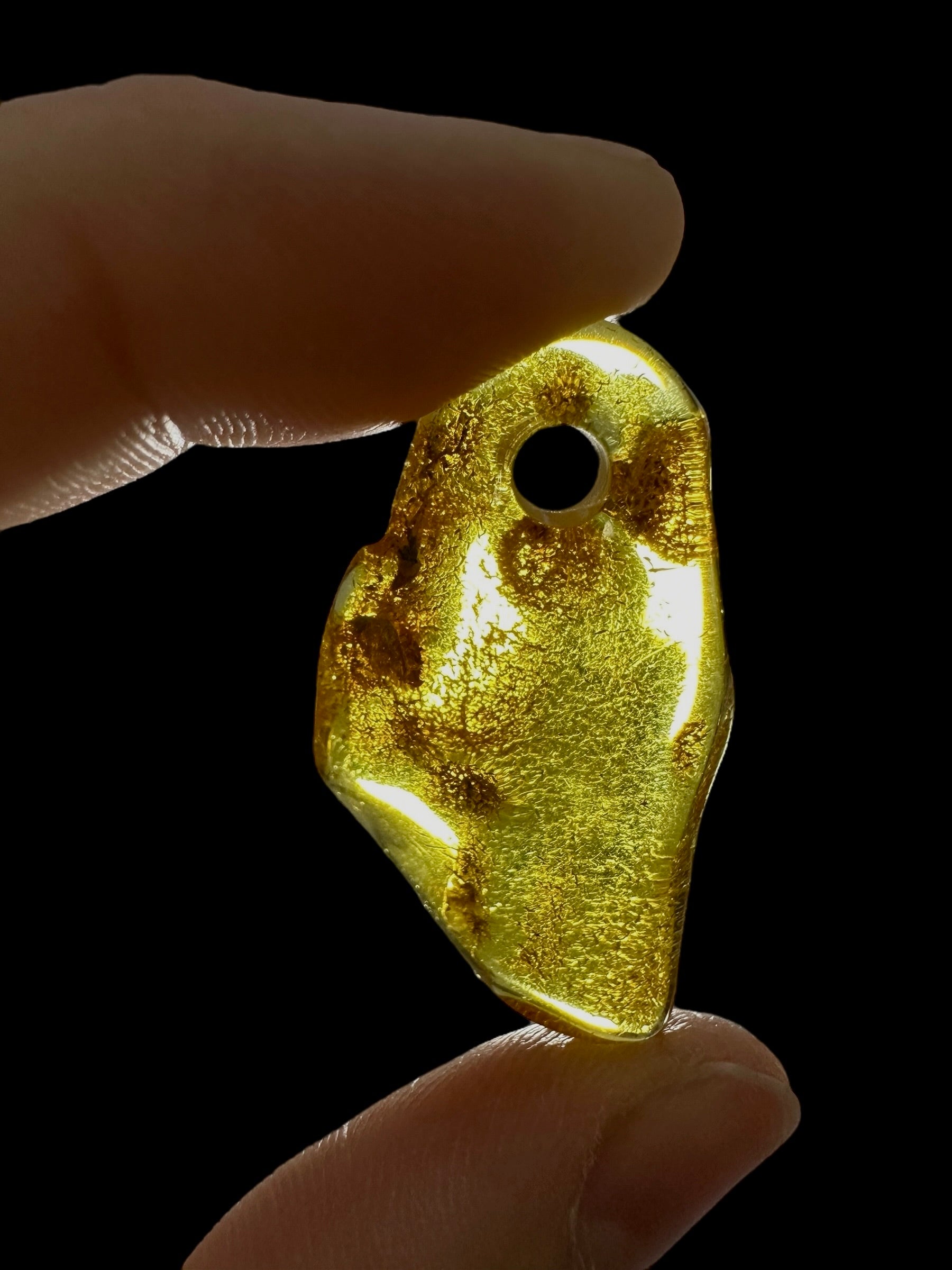 Amber with a drilled hole for hanging 2,5g – Lithuania - JND119