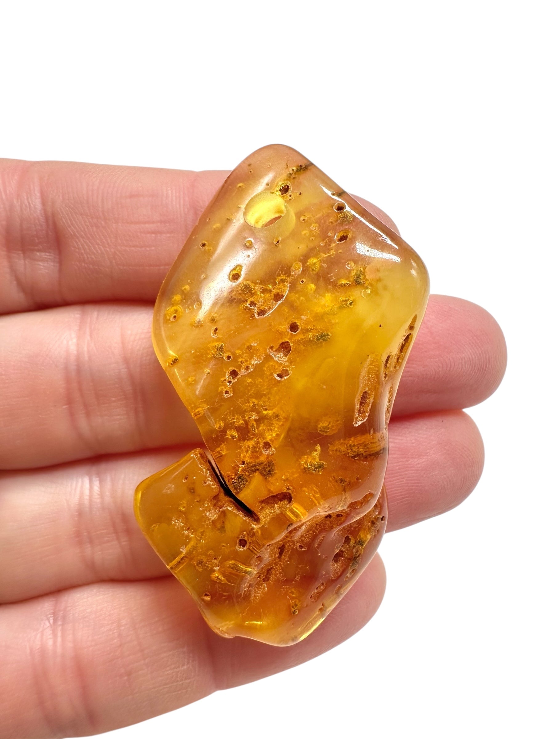 Amber with a drilled hole for hanging 6,3g – Lithuania - JND121