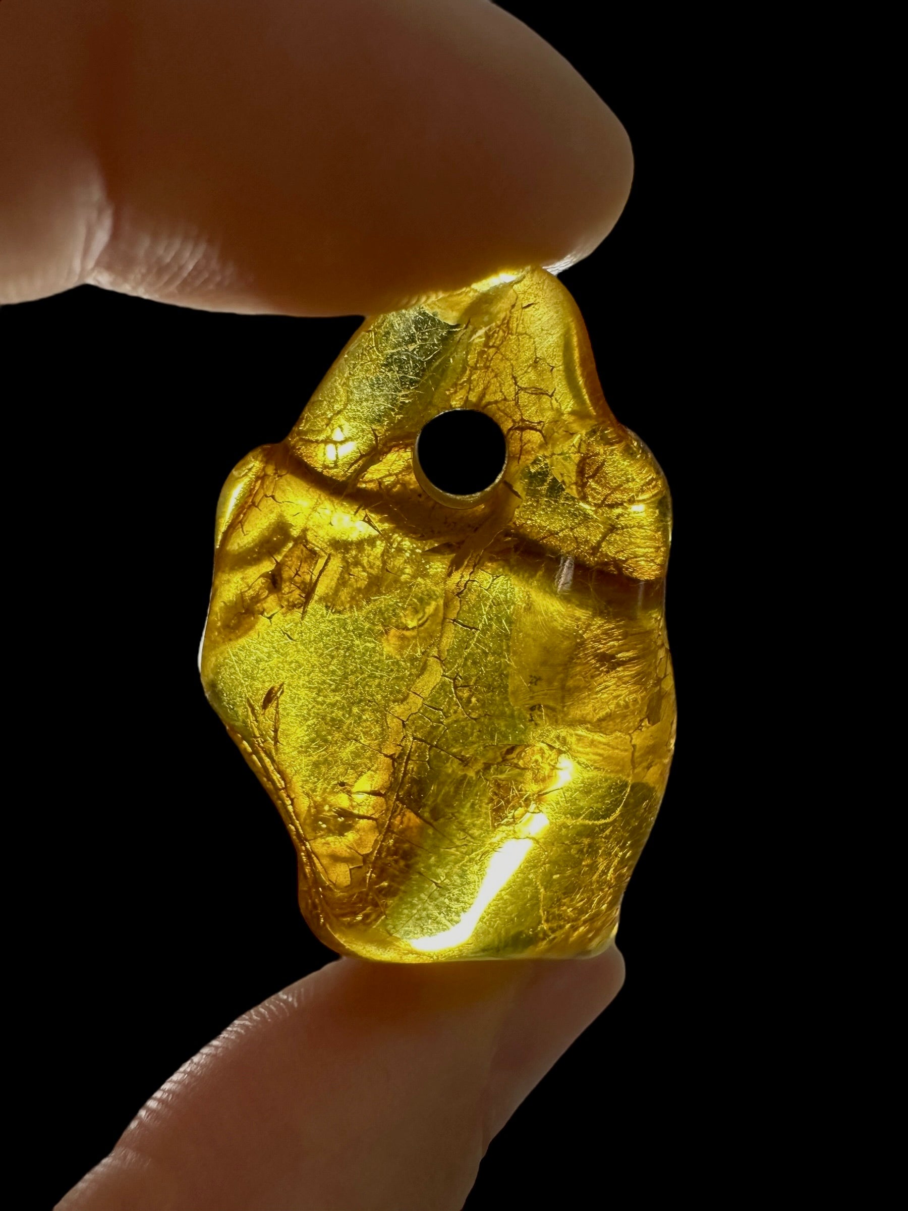 Amber with a drilled hole for hanging 4,7g – Lithuania - JND123