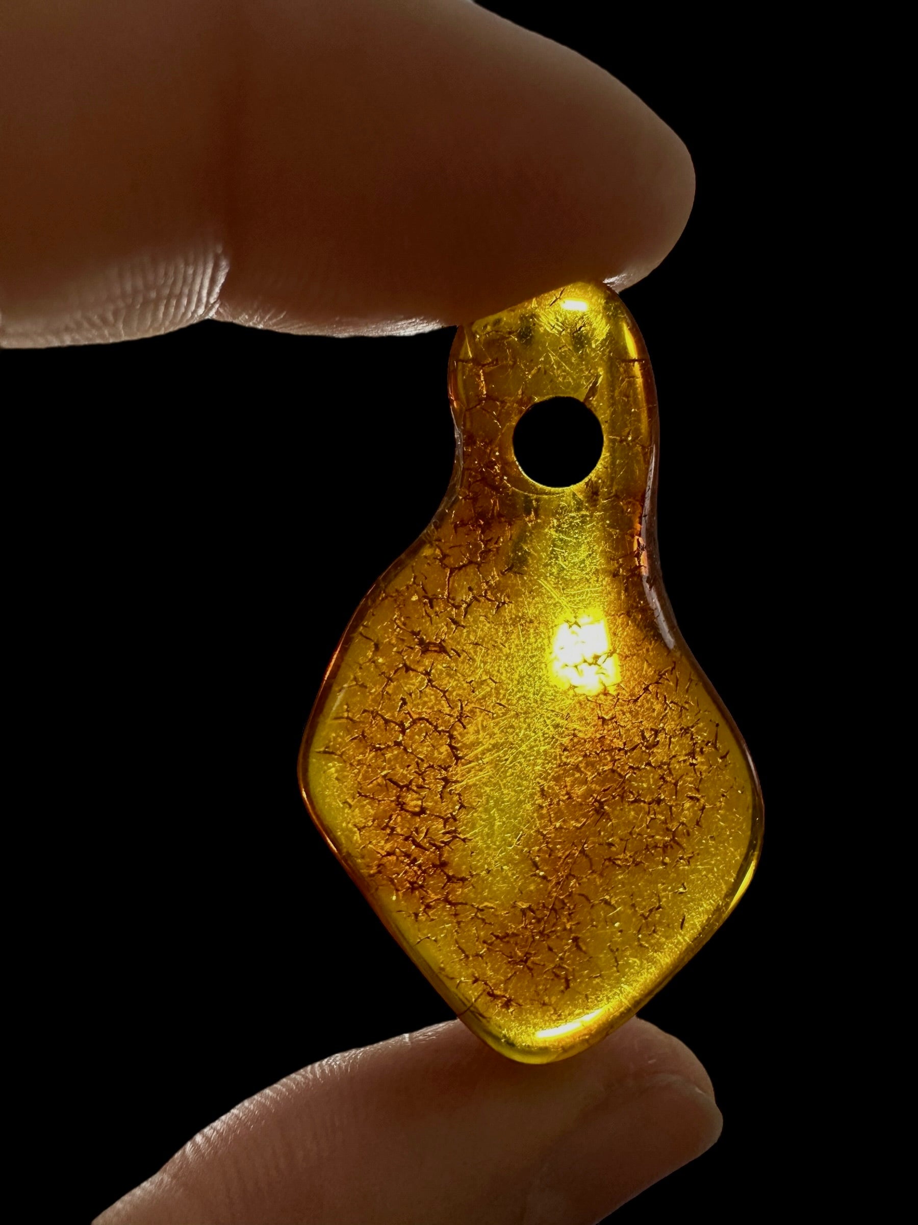 Amber with a drilled hole for hanging 2,6g – Lithuania - JND124