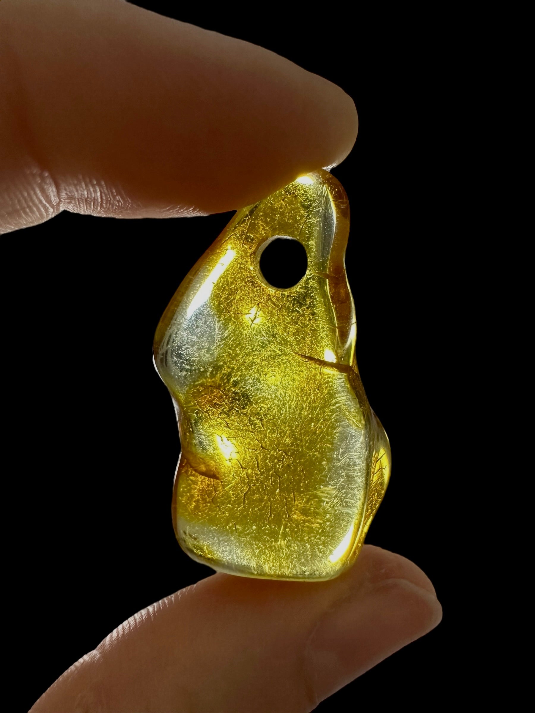 Amber with a drilled hole for hanging 3,1g – Lithuania - JND126