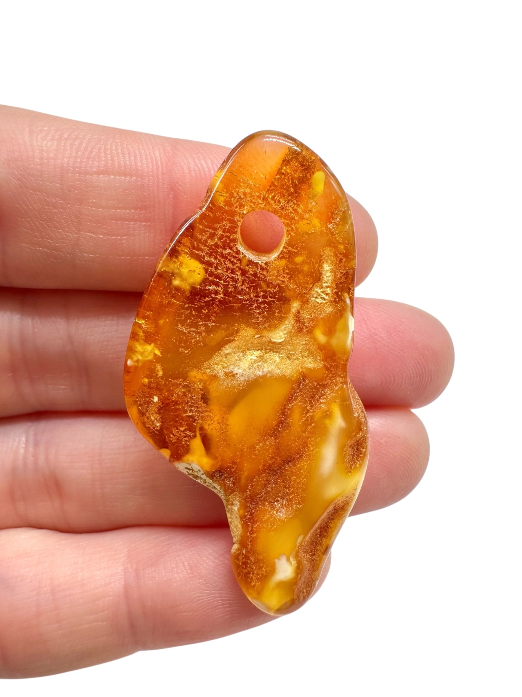 Amber with a drilled hole for hanging 3,6g – Lithuania - JND127
