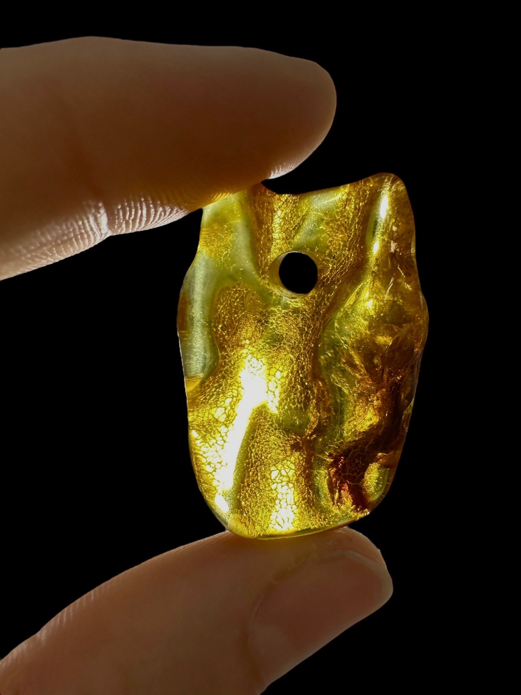 Amber with a drilled hole for hanging 3,5g – Lithuania - JND128