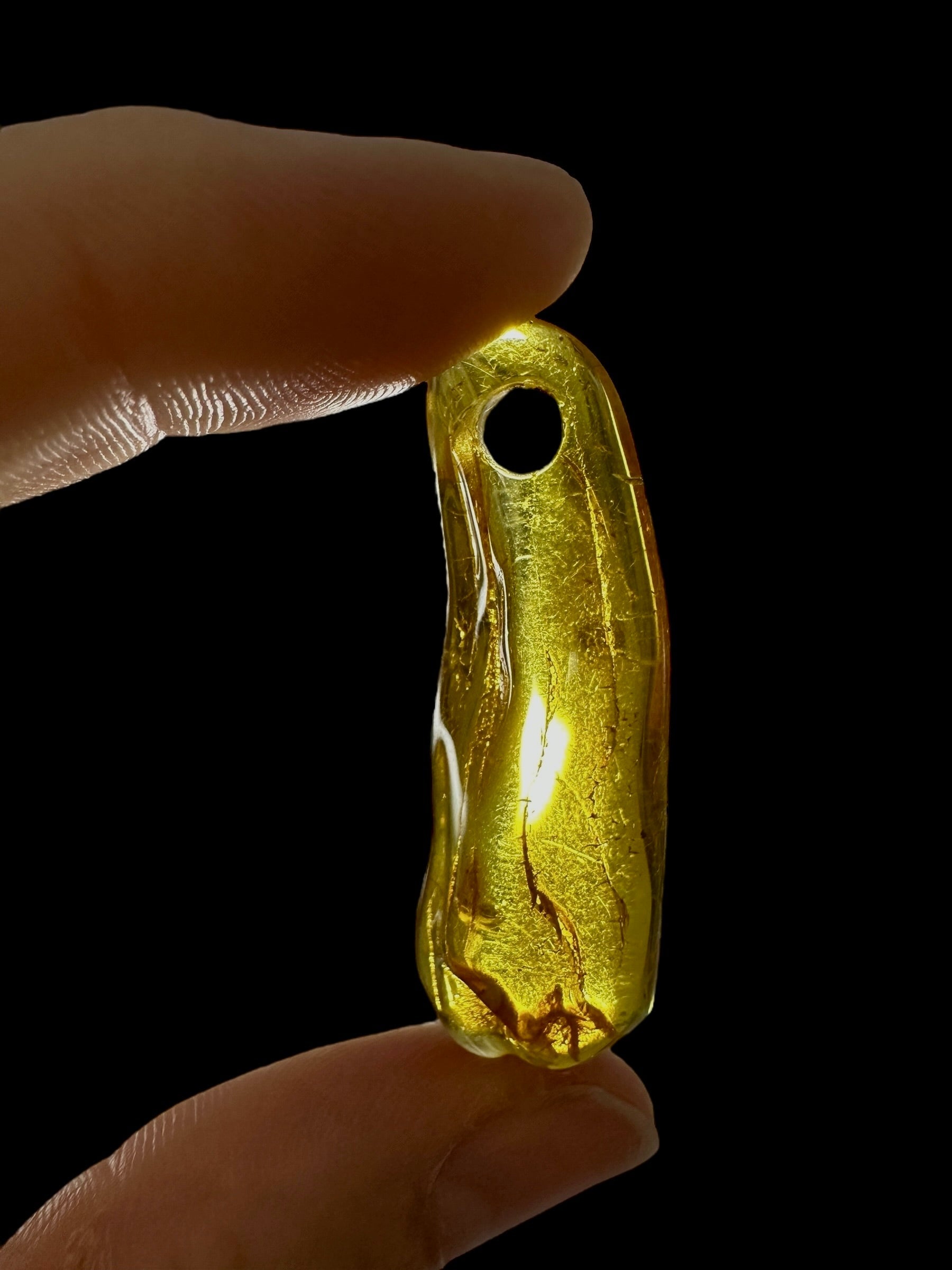 Amber with a drilled hole for hanging 2,9g – Lithuania - JND132