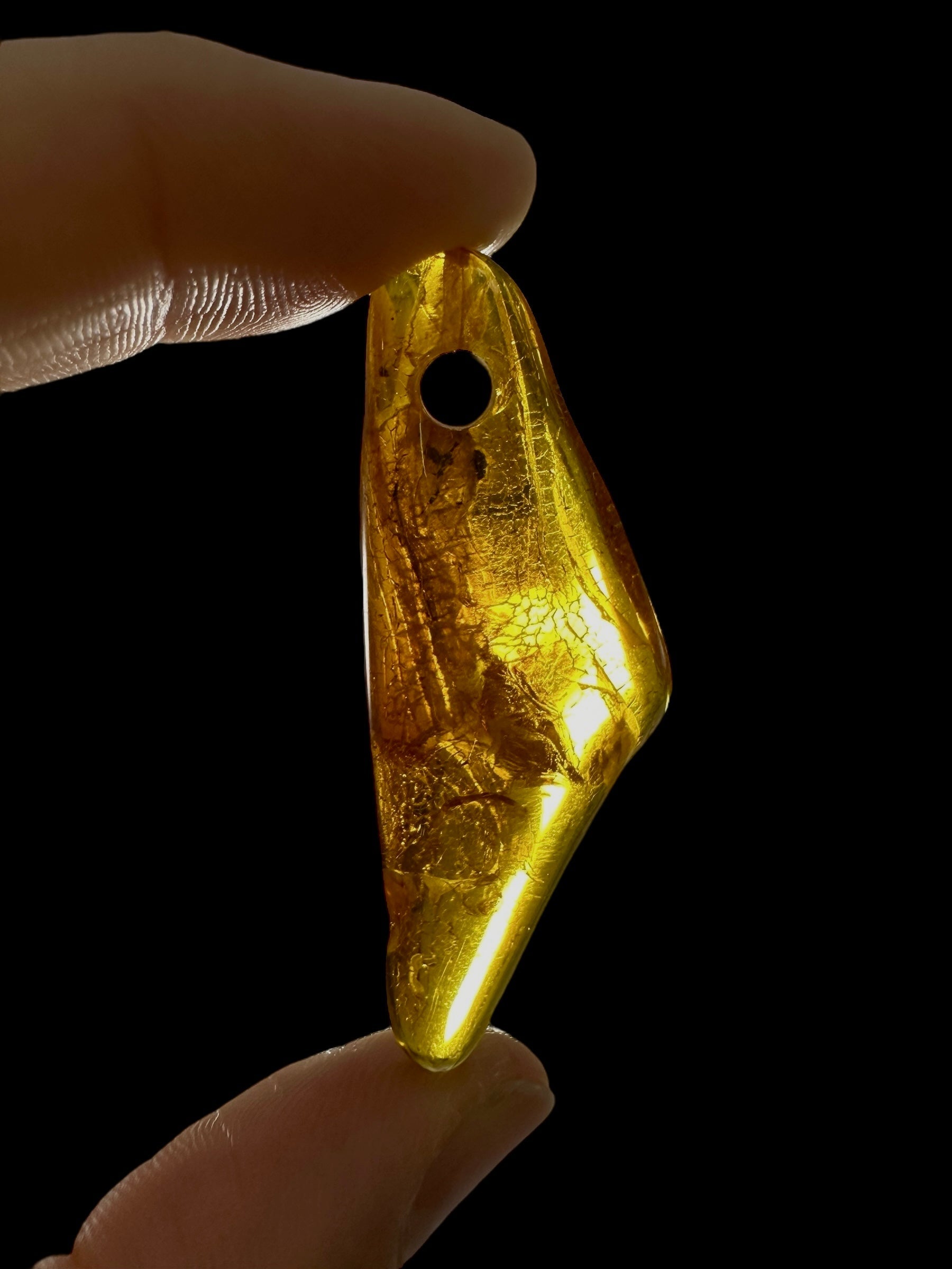Amber with a drilled hole for hanging 3,5g – Lithuania - JND134
