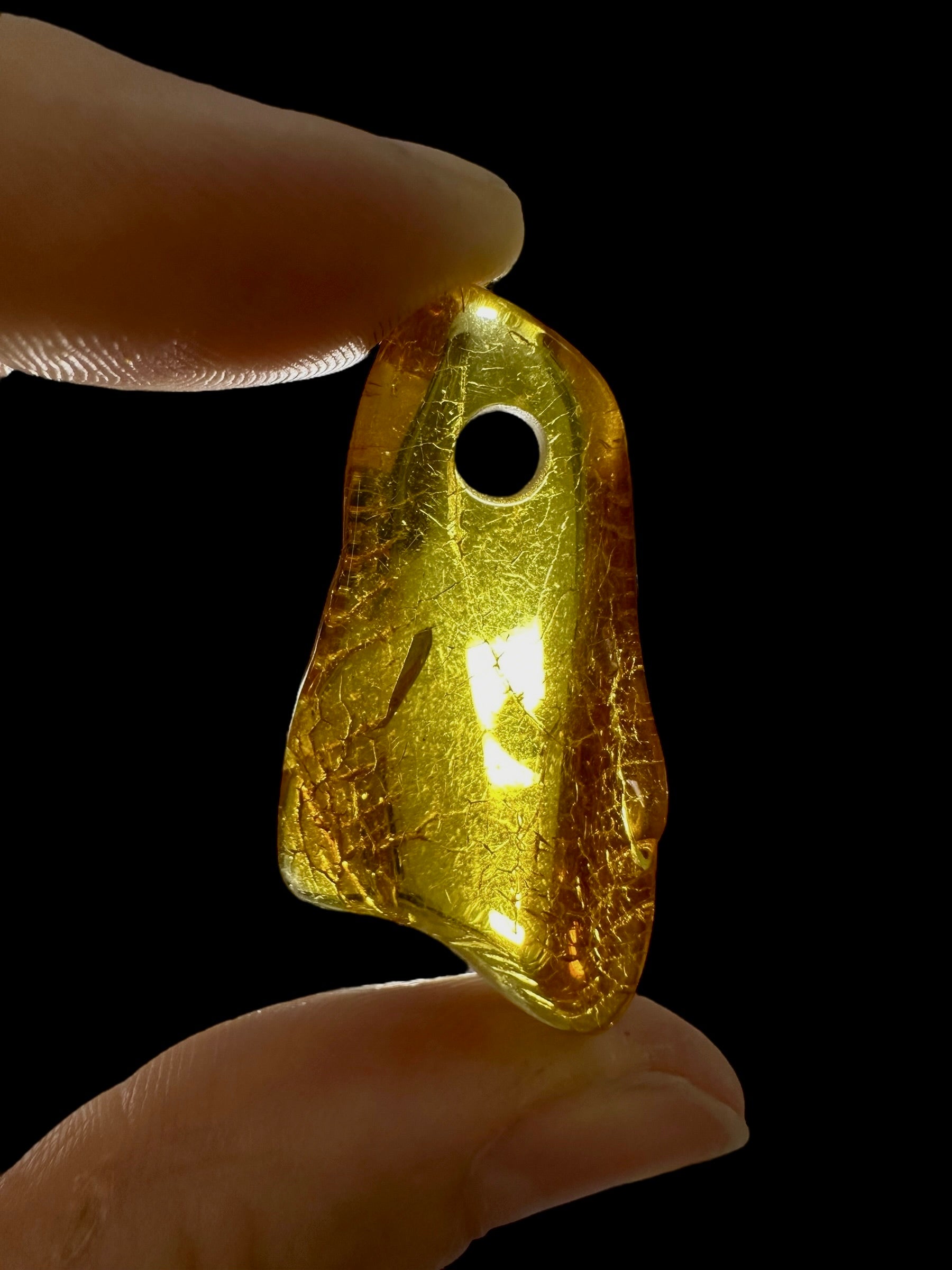 Amber with a drilled hole for hanging 2,4g – Lithuania - JND137