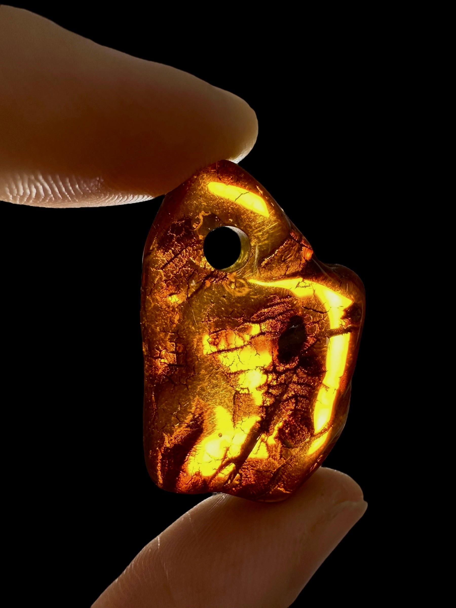 Amber with a drilled hole for hanging 3,2g – Lithuania - JND138